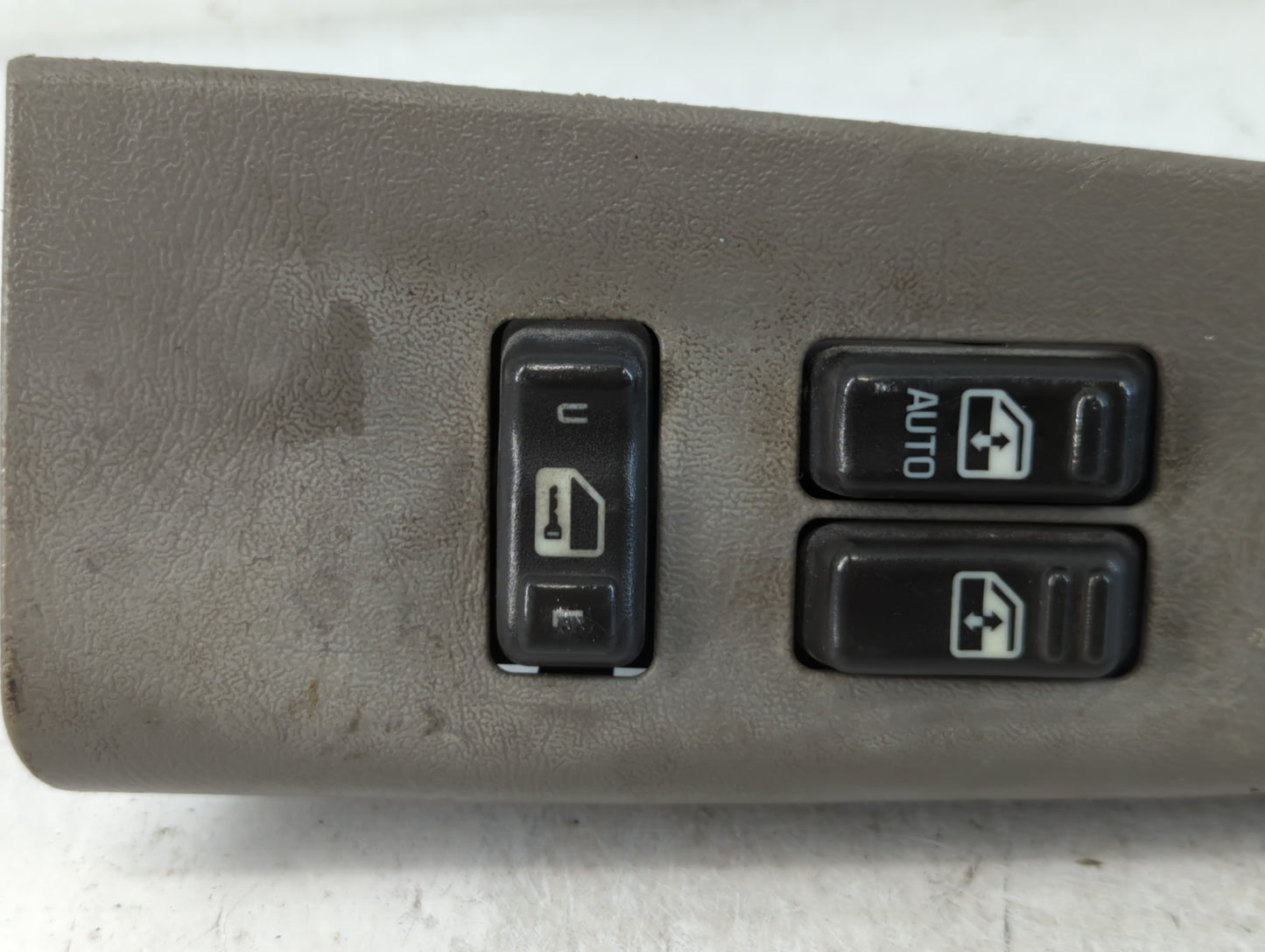 2000-2002 Chevrolet Silverado 1500 Master Power Window Switch Replacement Driver Side Left P/N:15753927 201142 Fits OEM Used Auto Parts - Oemusedautoparts1.com
