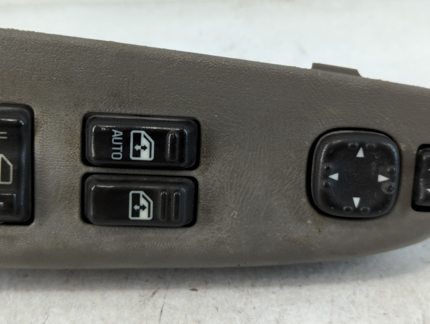 2000-2002 Chevrolet Silverado 1500 Master Power Window Switch Replacement Driver Side Left P/N:15753927 201142 Fits OEM Used Auto Parts - Oemusedautoparts1.com