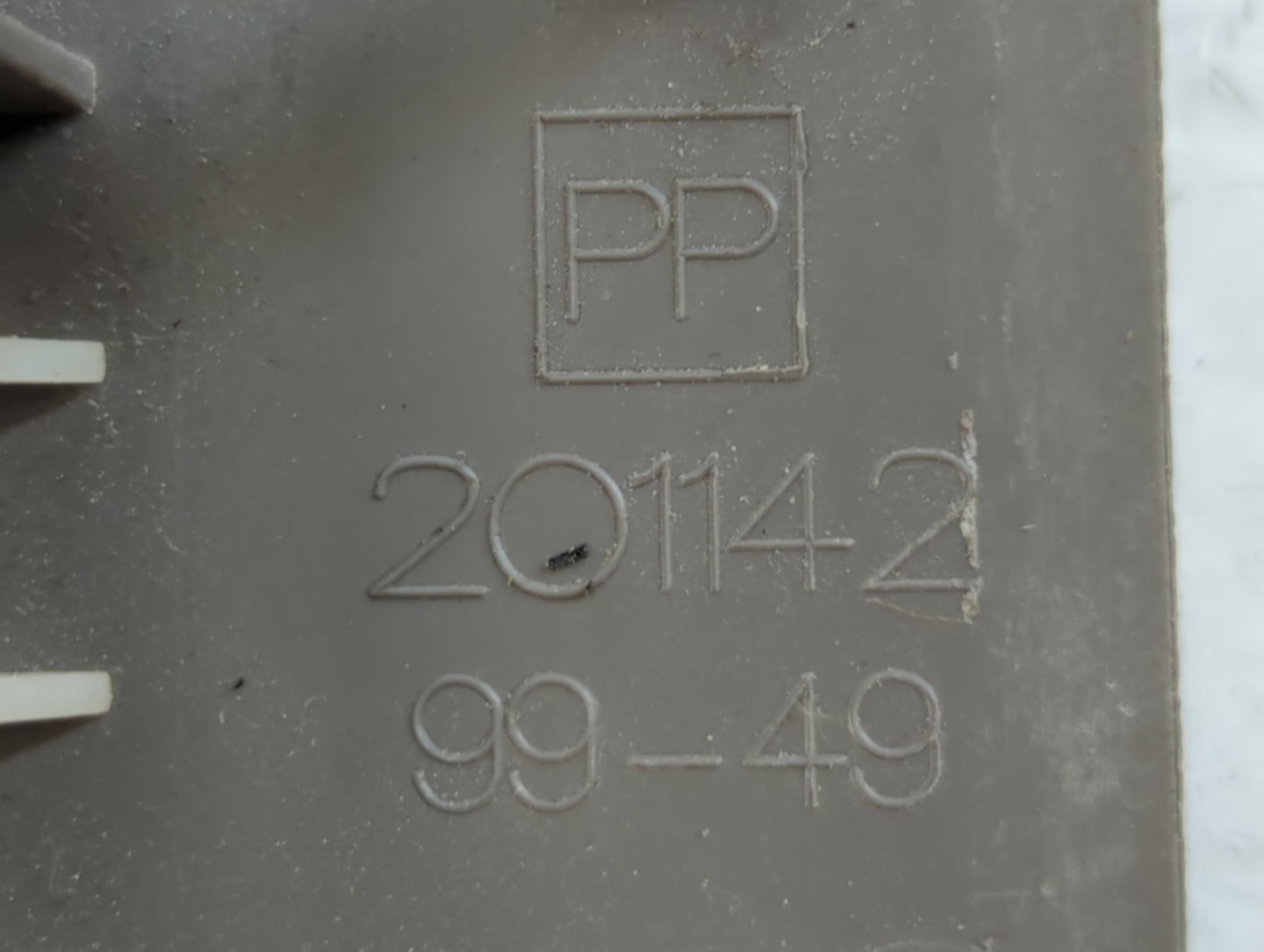 2000-2002 Chevrolet Silverado 1500 Master Power Window Switch Replacement Driver Side Left P/N:15753927 201142 Fits OEM Used Auto Parts - Oemusedautoparts1.com