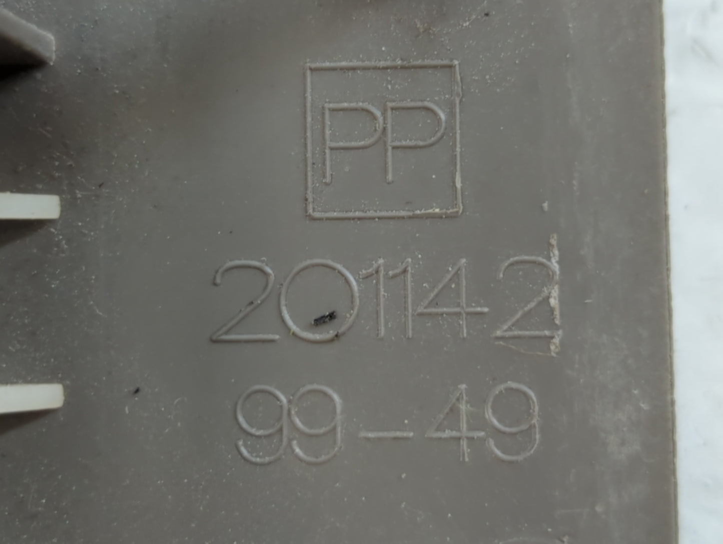 2000-2002 Chevrolet Silverado 1500 Master Power Window Switch Replacement Driver Side Left P/N:15753927 201142 Fits OEM Used Auto Parts - Oemusedautoparts1.com