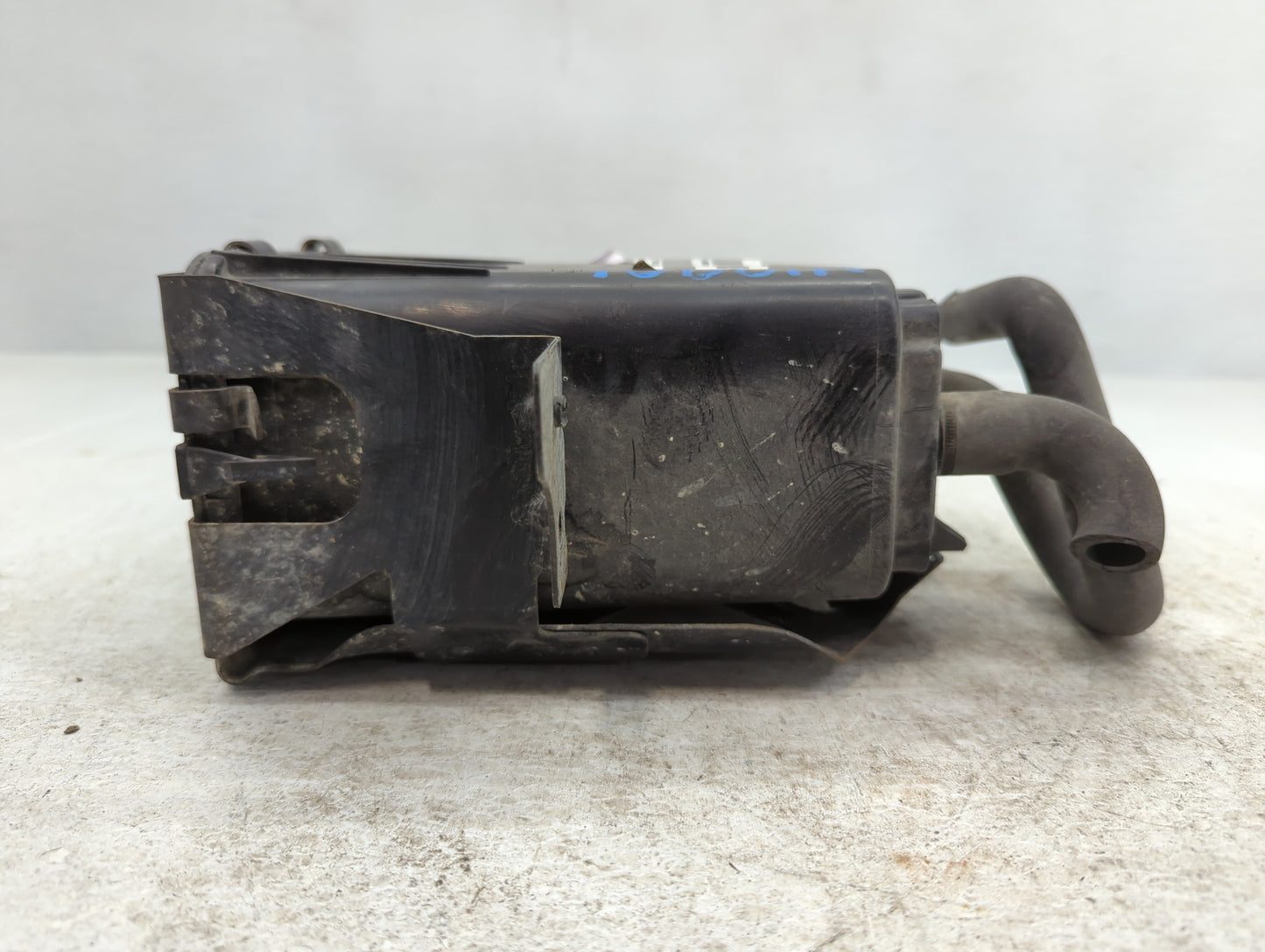 2005 Chrysler Pt Cruiser Fuel Vapor Charcoal Canister - Oemusedautoparts1.com