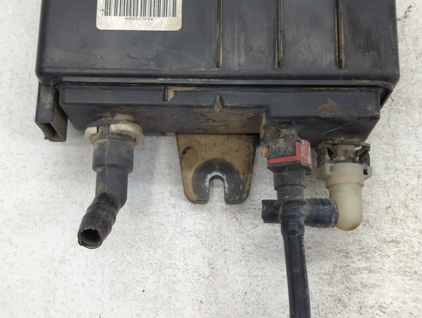 2009 Cadillac Escalade Fuel Vapor Charcoal Canister - Oemusedautoparts1.com