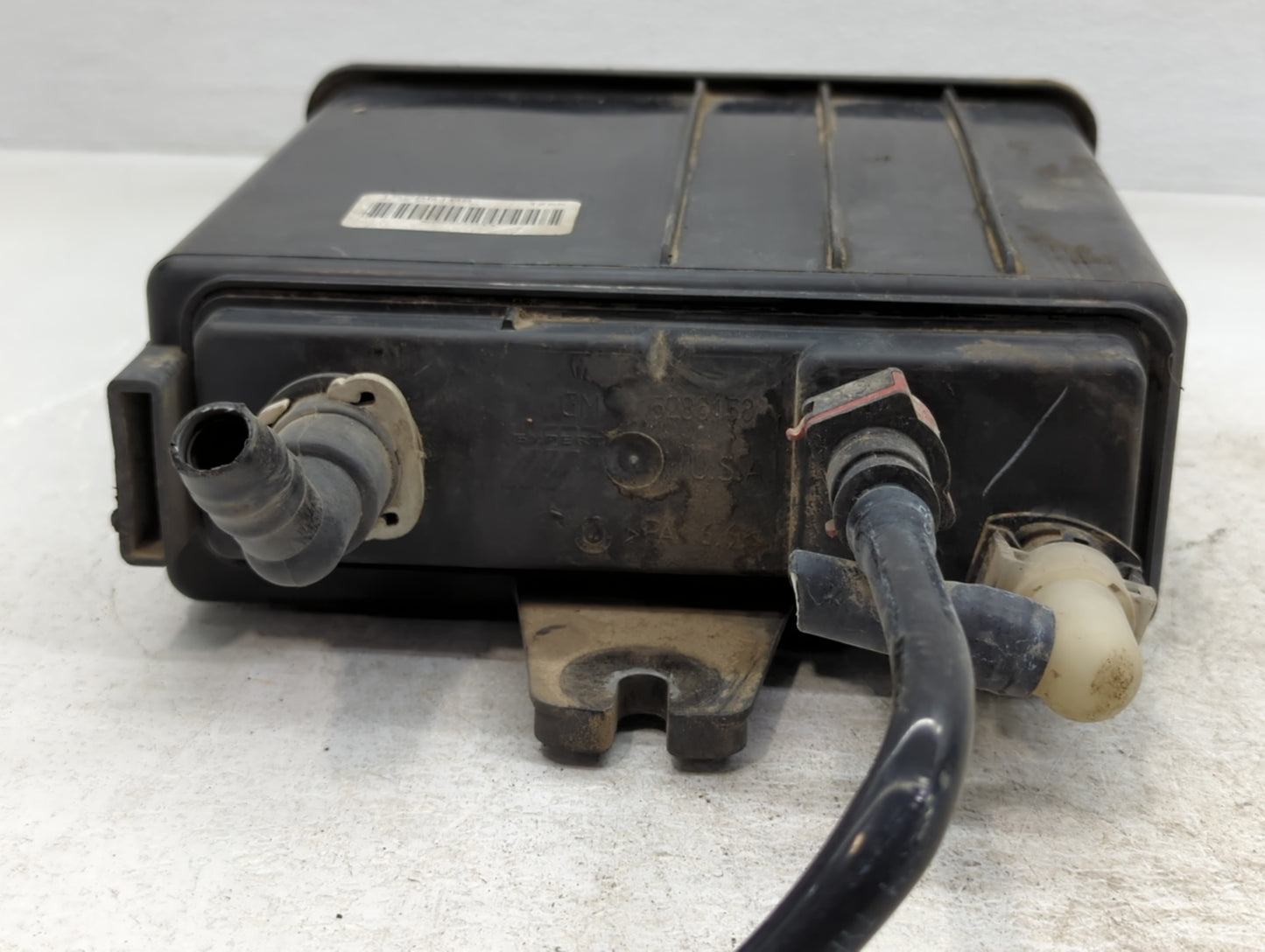 2009 Cadillac Escalade Fuel Vapor Charcoal Canister - Oemusedautoparts1.com