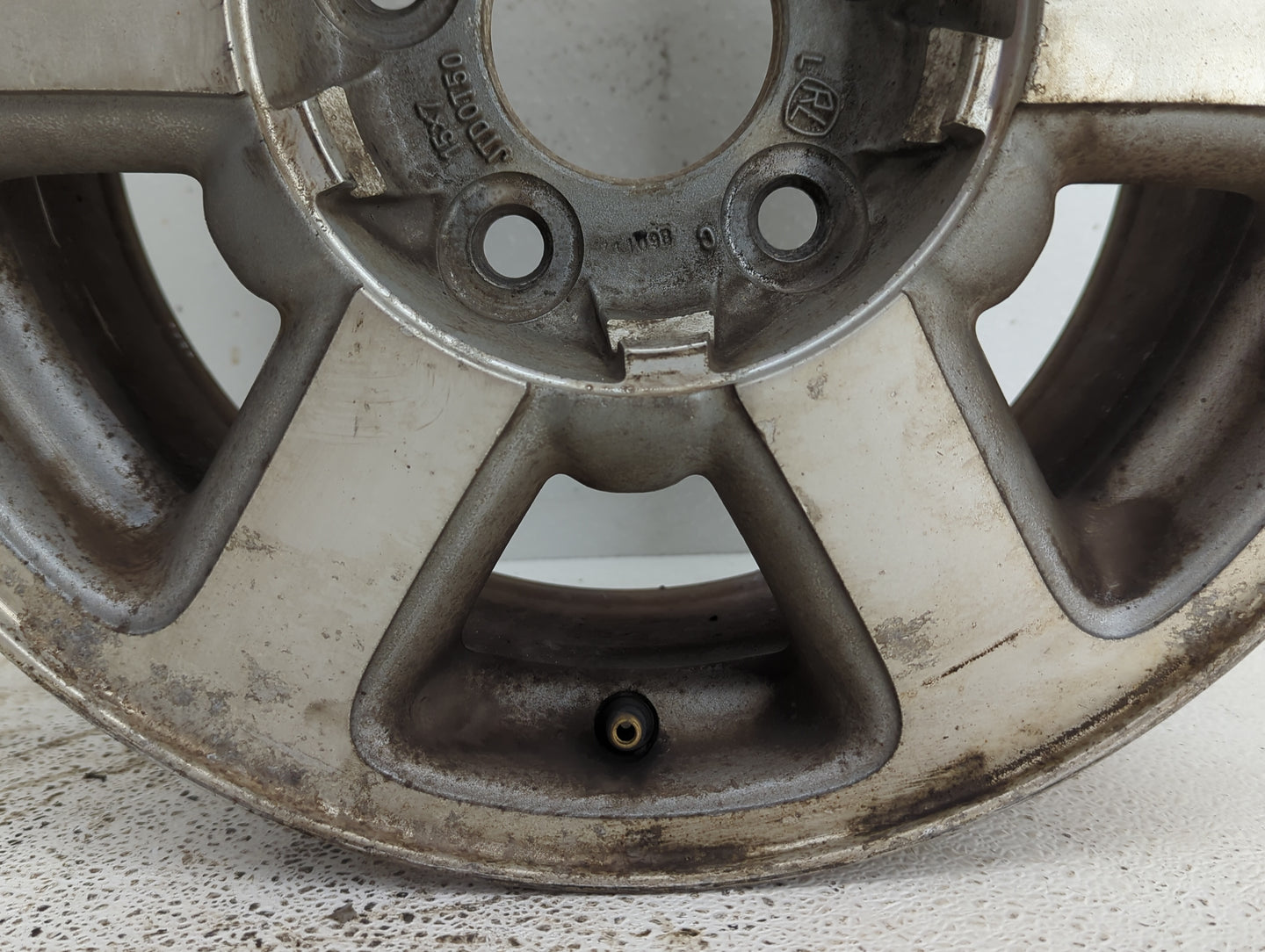 1998-2001 Oldsmobile Bravada Oem Wheel Rim Silver - Oemusedautoparts1.com