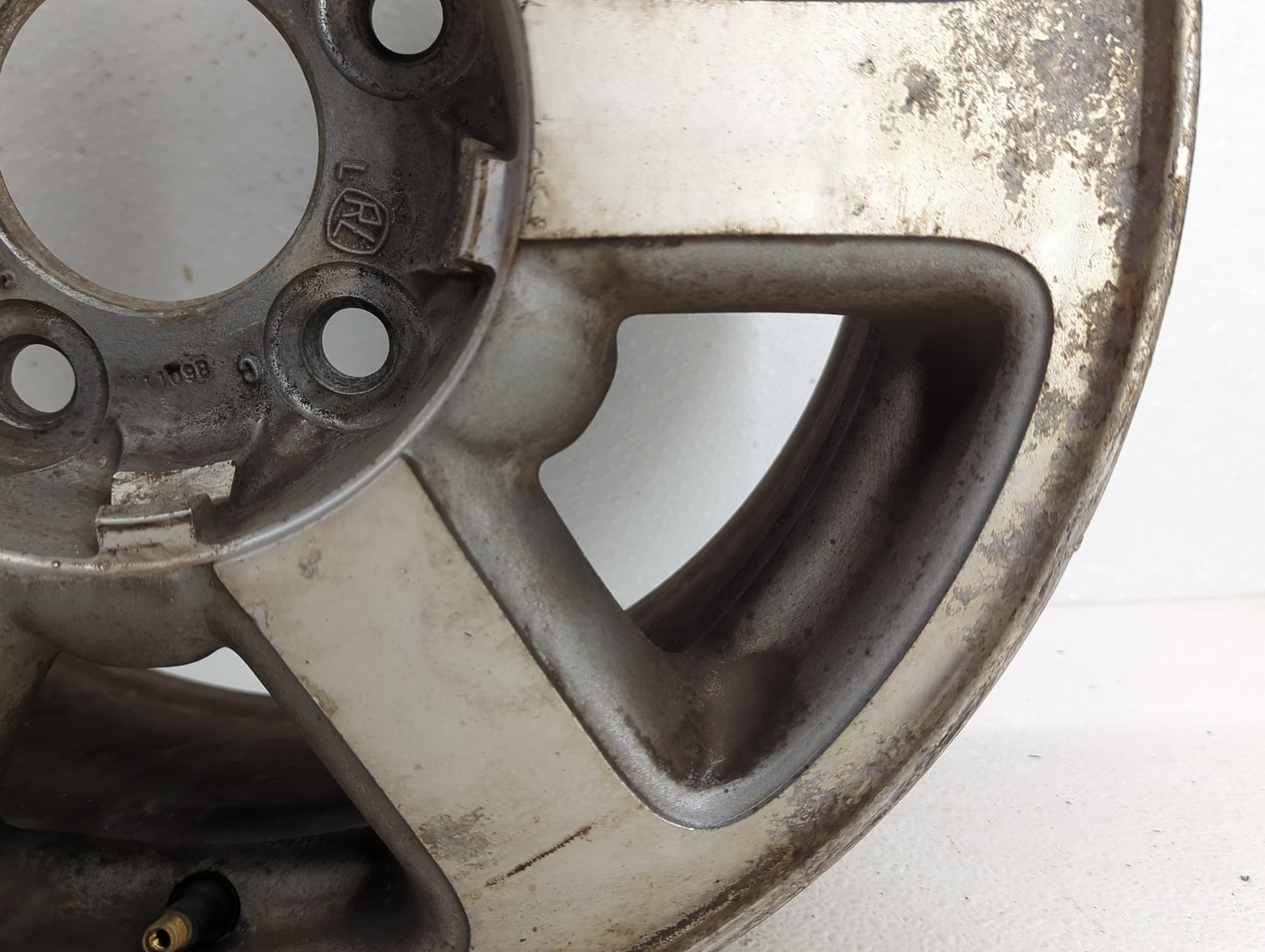 1998-2001 Oldsmobile Bravada Oem Wheel Rim Silver - Oemusedautoparts1.com