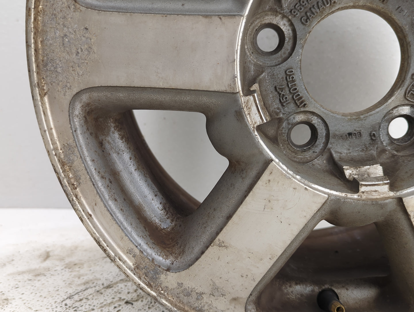 1998-2001 Oldsmobile Bravada Oem Wheel Rim Silver - Oemusedautoparts1.com