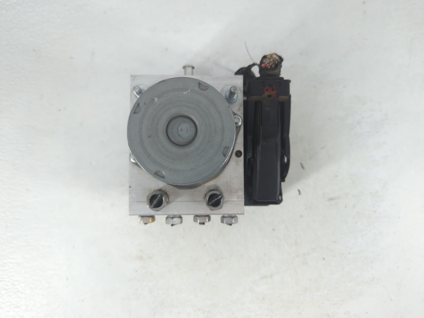 2016 Chevrolet Camaro ABS Pump Control Module Replacement P/N:23414640 Fits OEM Used Auto Parts - Oemusedautoparts1.com
