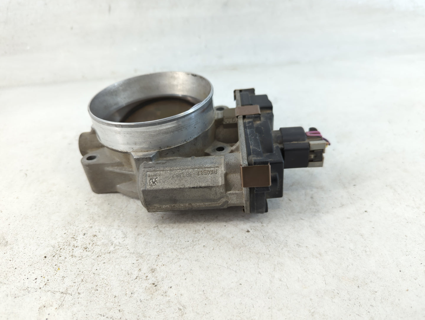 2009-2014 Cadillac Escalade Esv Throttle Body P/N:RME87-3B Fits Fits 2009 2010 2011 2012 2013 2014 2015 OEM Used Auto Parts - Oemusedautoparts1.com