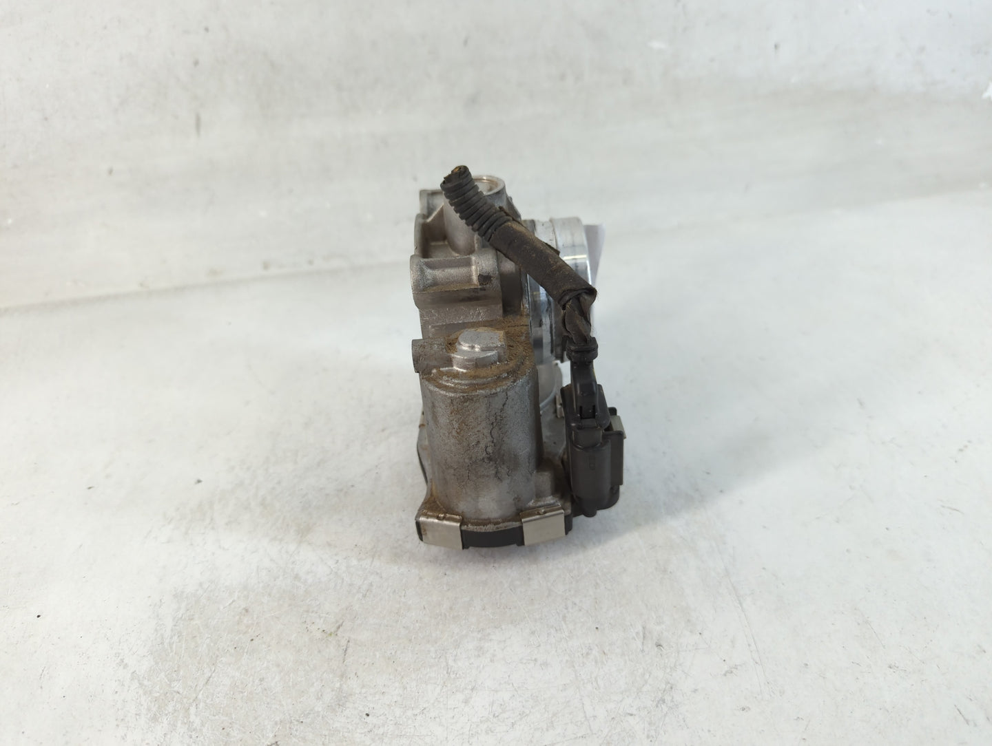 2016-2021 Buick Encore Throttle Body P/N:12671379AA Fits Fits 2016 2017 2018 2019 2020 2021 2022 OEM Used Auto Parts - Oemusedautoparts1.com