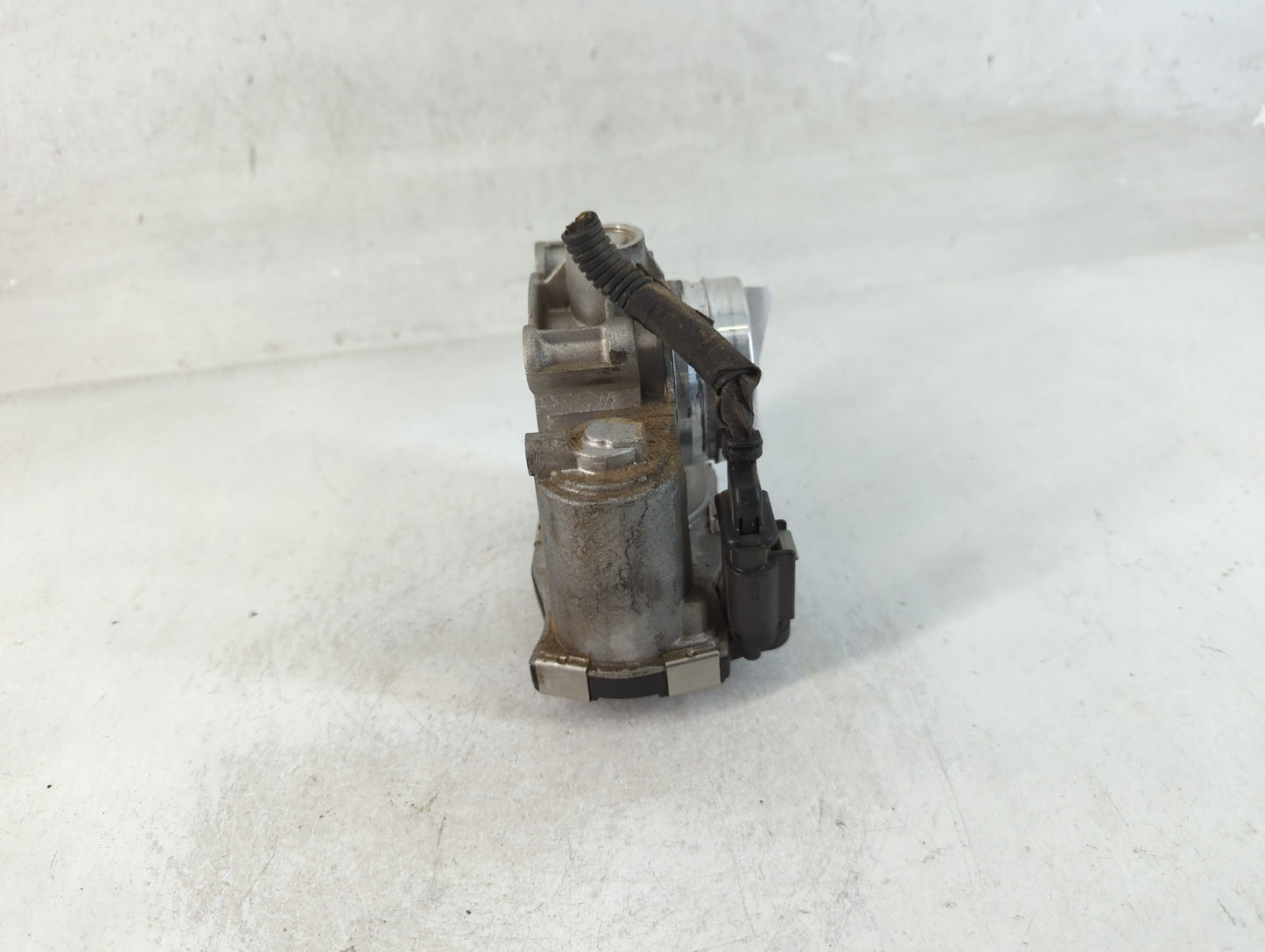 2016-2021 Buick Encore Throttle Body P/N:12671379AA Fits Fits 2016 2017 2018 2019 2020 2021 2022 OEM Used Auto Parts - Oemusedautoparts1.com