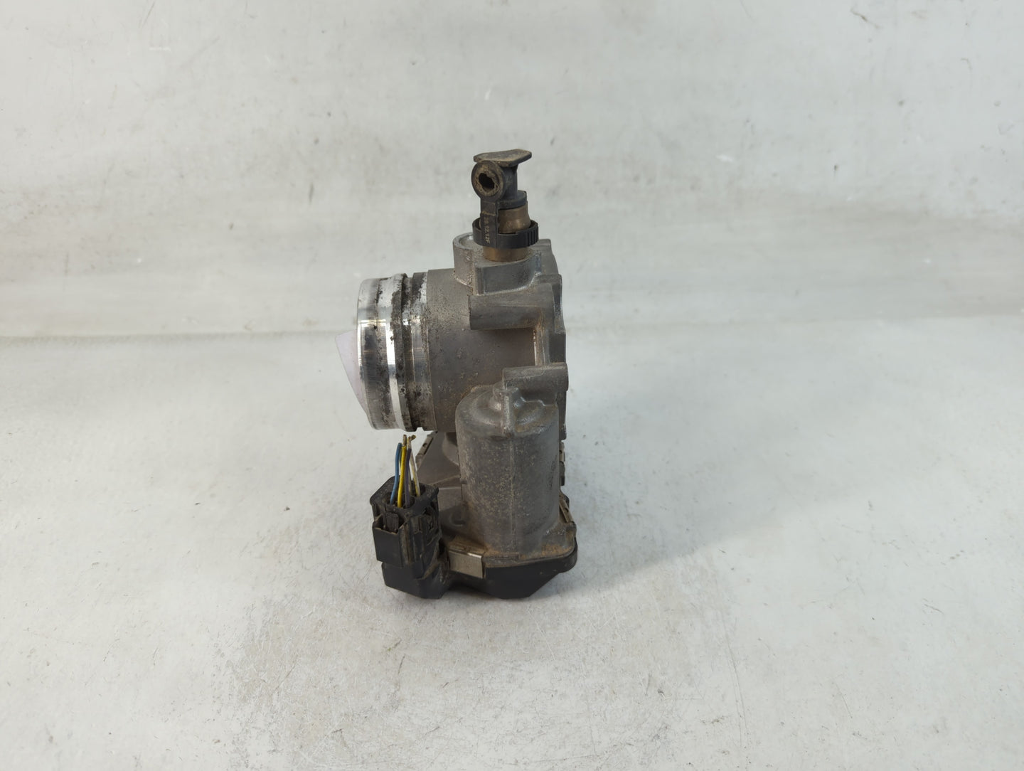 2012-2016 Bmw 328i Throttle Body Fits Fits 2012 2013 2014 2015 2016 2017 2018 OEM Used Auto Parts - Oemusedautoparts1.com