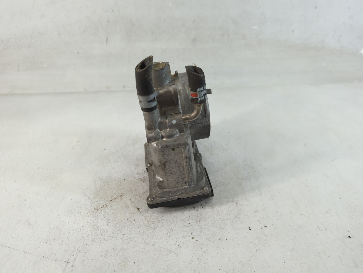 2007-2016 Toyota Sienna Throttle Body P/N:22030-0P050 Fits OEM Used Auto Parts - Oemusedautoparts1.com