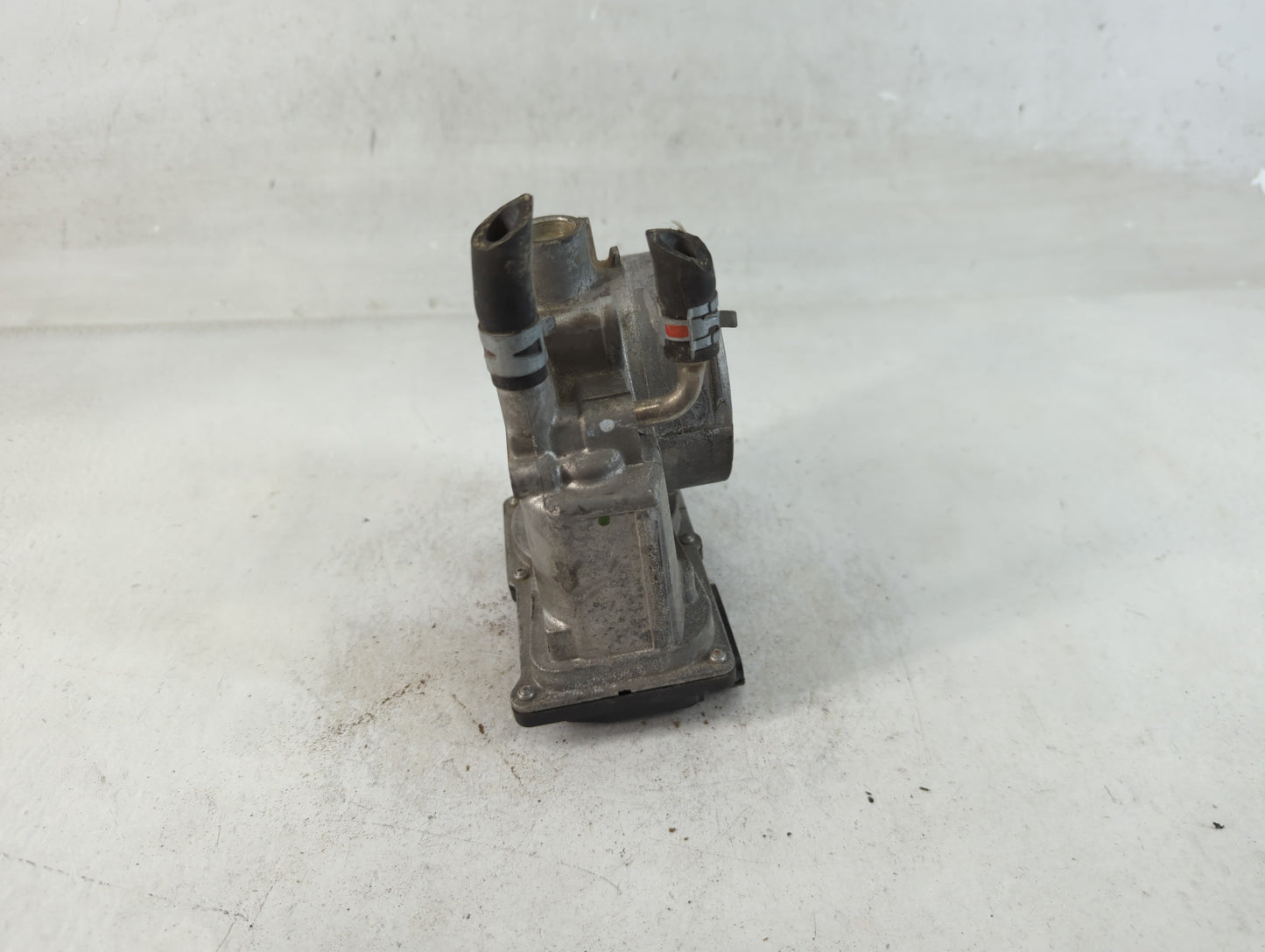 2007-2016 Toyota Sienna Throttle Body P/N:22030-0P050 Fits OEM Used Auto Parts - Oemusedautoparts1.com