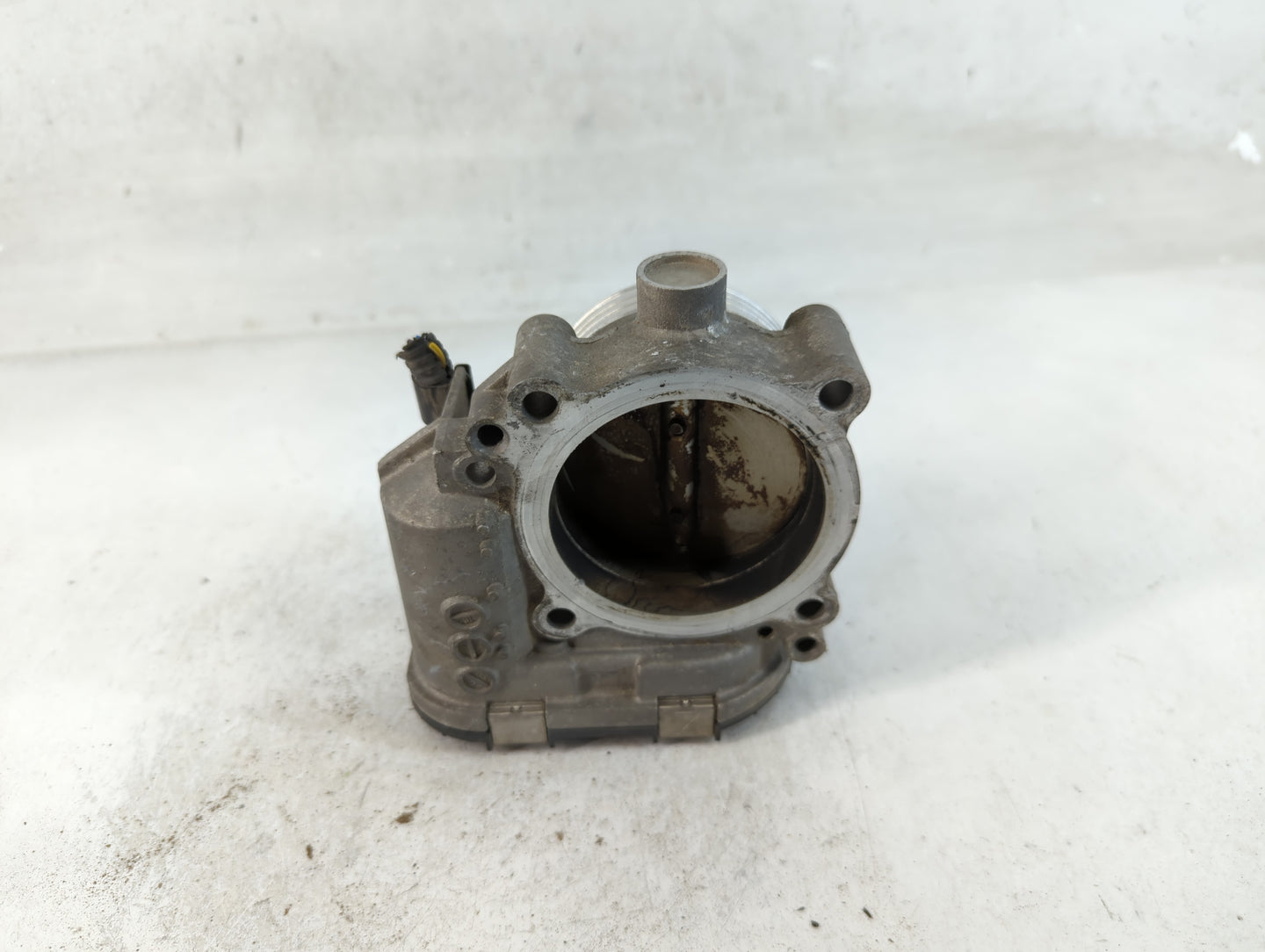 2012 Volvo S60 Throttle Body P/N:30711552 Fits Fits 2004 2005 2006 2007 2008 2009 2010 2011 2013 OEM Used Auto Parts - Oemusedautoparts1.com