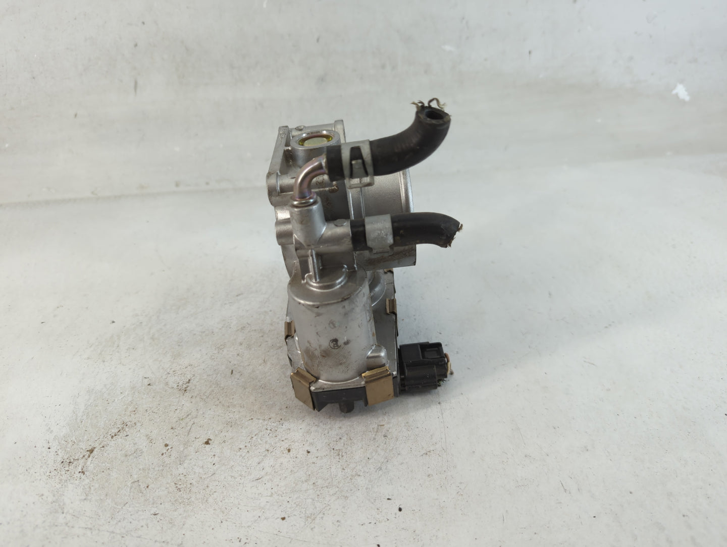 2016-2020 Infiniti Q50 Throttle Body P/N:8108 RME60-52 Fits Fits 2016 2017 2018 2019 2020 OEM Used Auto Parts - Oemusedautoparts1.com