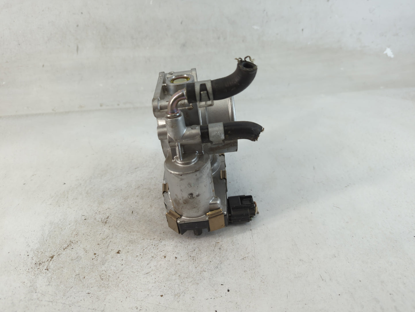 2016-2020 Infiniti Q50 Throttle Body P/N:8108 RME60-52 Fits Fits 2016 2017 2018 2019 2020 OEM Used Auto Parts - Oemusedautoparts1.com