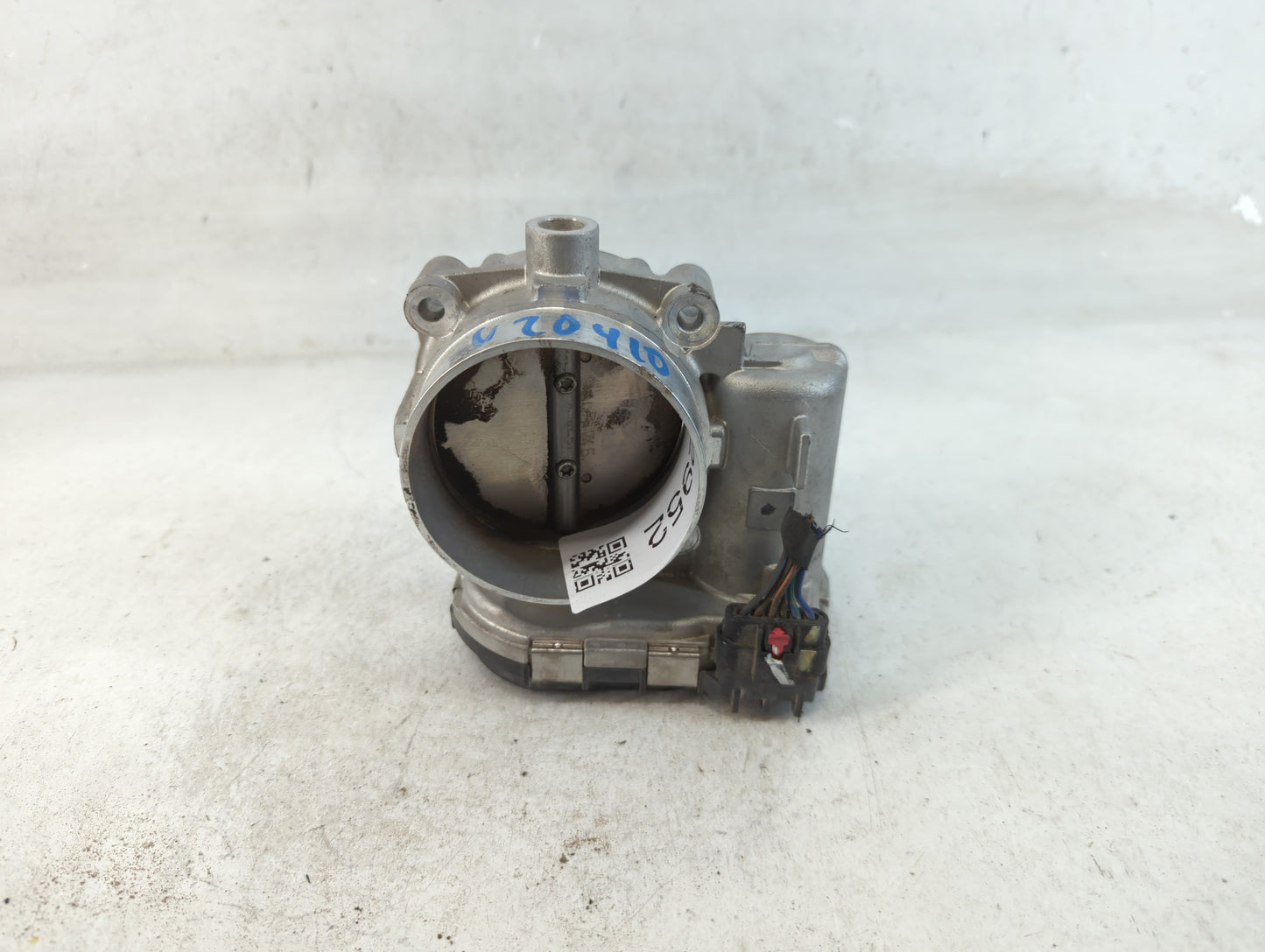 2011-2022 Dodge Durango Throttle Body P/N:05184349AC Fits Fits 2011 2012 2013 2014 2015 2016 2017 2018 2019 2020 2021 2022 OEM Used Auto Parts - Oemusedautoparts1.com
