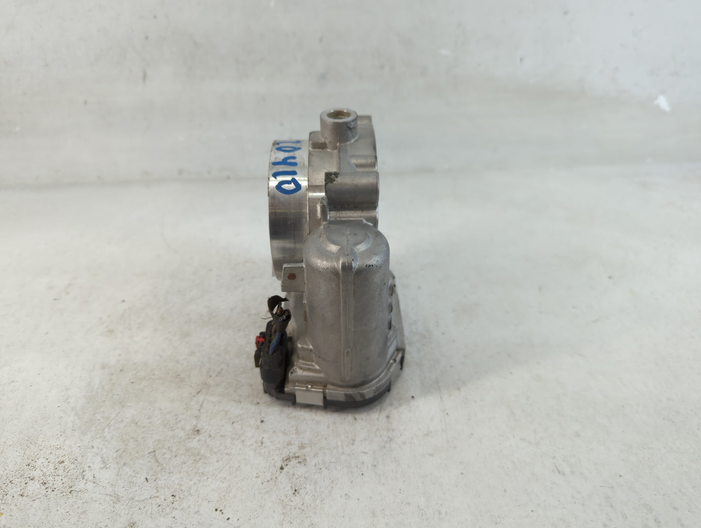 2011-2022 Dodge Durango Throttle Body P/N:05184349AC Fits Fits 2011 2012 2013 2014 2015 2016 2017 2018 2019 2020 2021 2022 OEM Used Auto Parts - Oemusedautoparts1.com