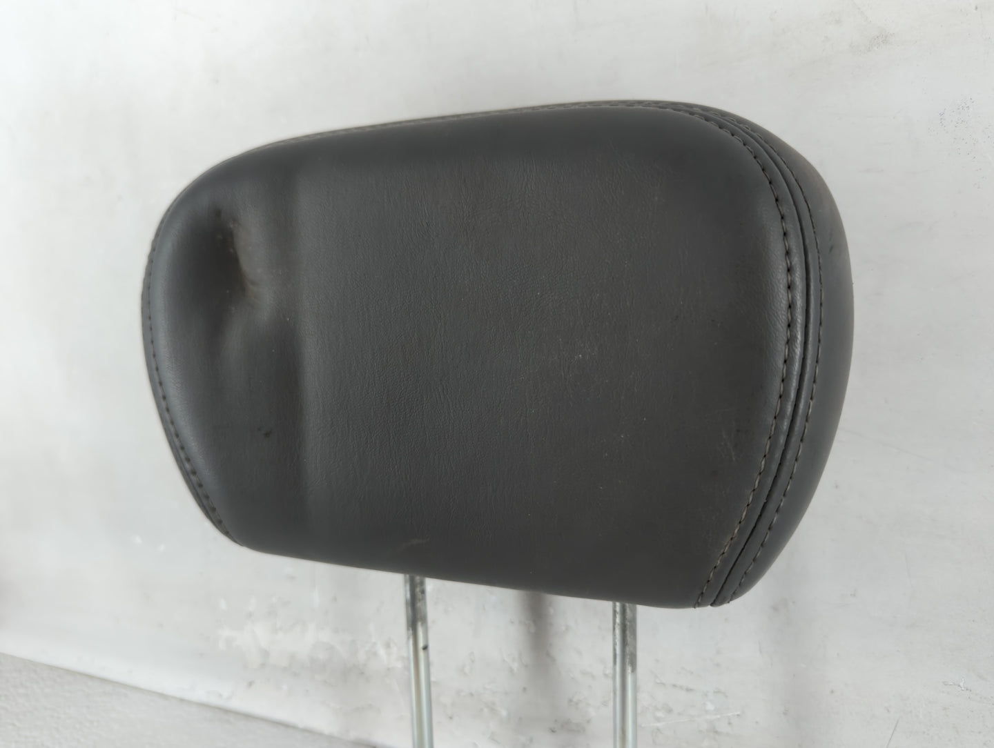 2010 Volkswagen Routan Headrest Head Rest Rear Seat Fits OEM Used Auto Parts - Oemusedautoparts1.com