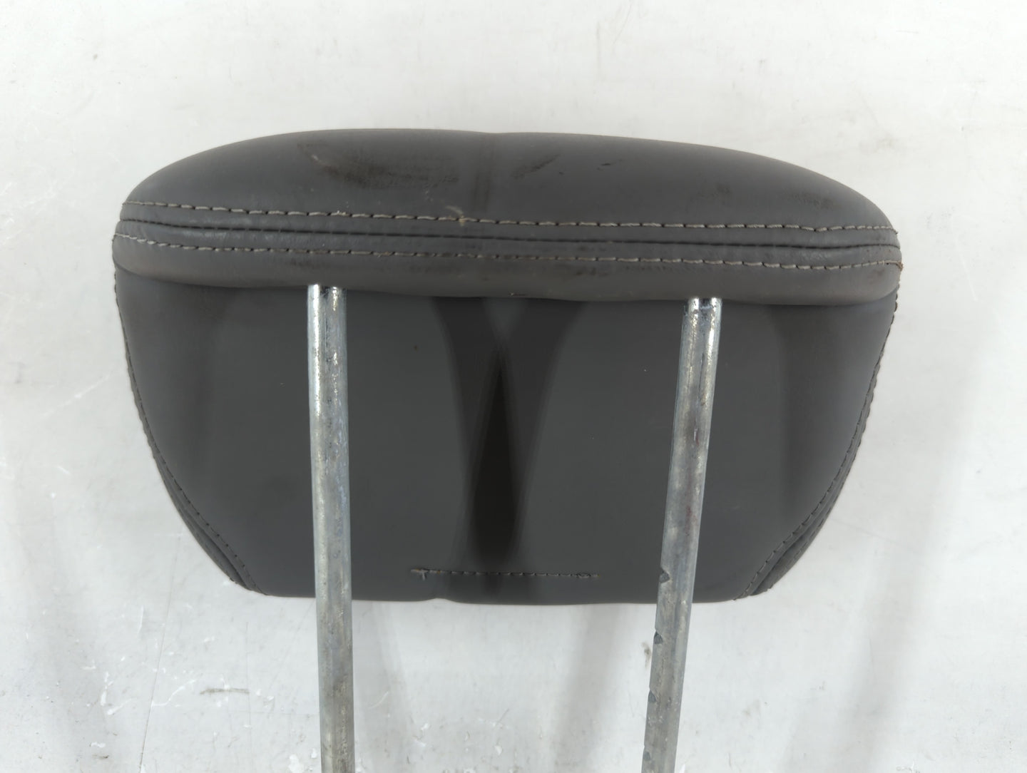 2010 Volkswagen Routan Headrest Head Rest Rear Center Seat Fits OEM Used Auto Parts - Oemusedautoparts1.com