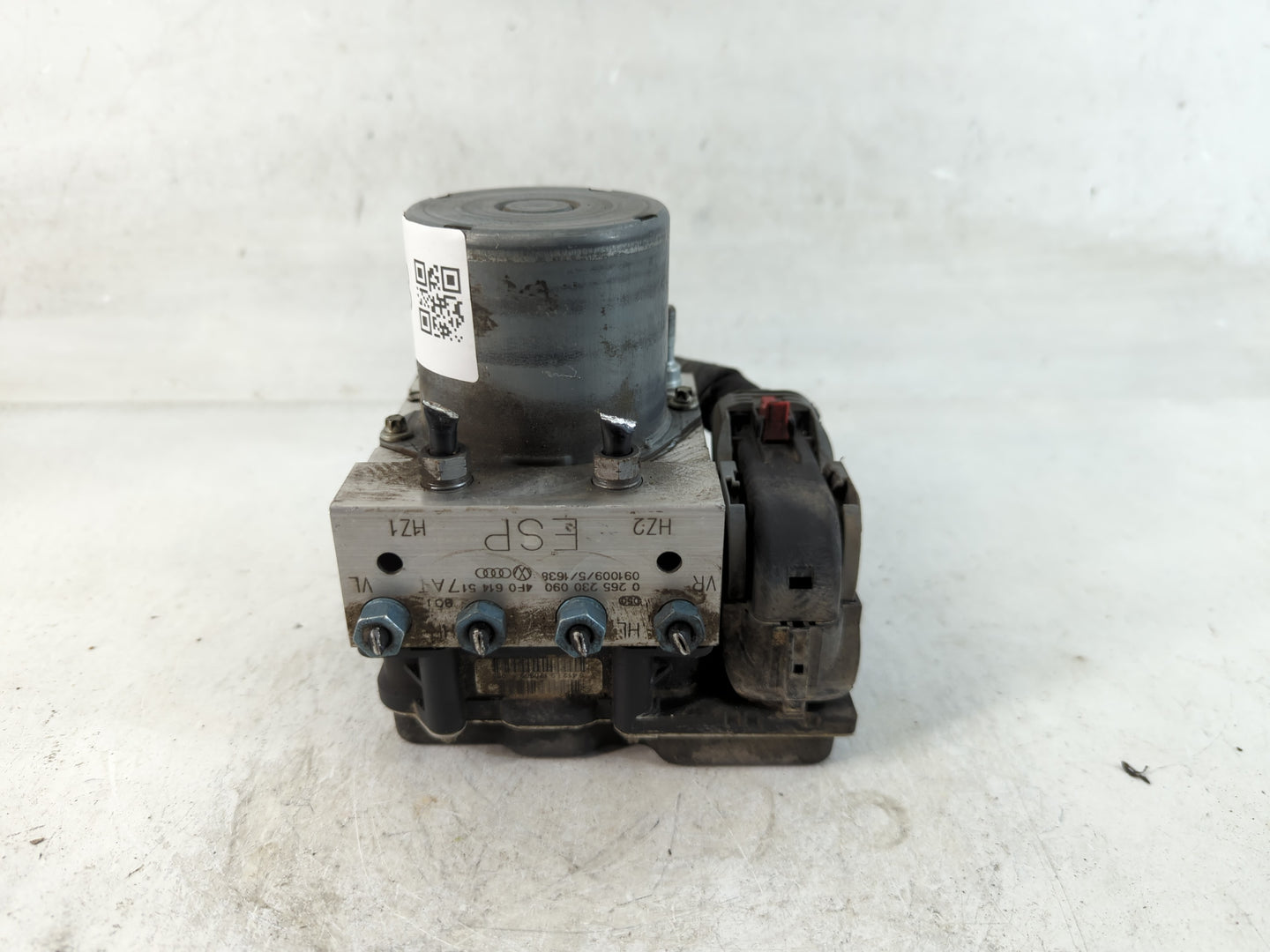 2009-2010 Audi A6 ABS Pump Control Module Replacement P/N:4F0 614 517AT 0 265 230 090 Fits Fits 2009 2010 OEM Used Auto Parts - Oemusedautoparts1.com