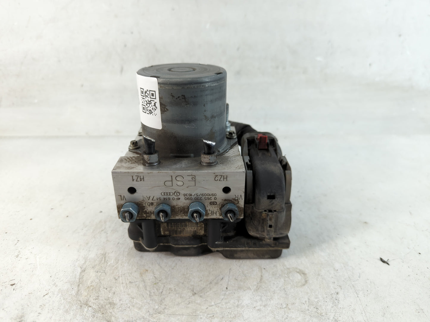 2009-2010 Audi A6 ABS Pump Control Module Replacement P/N:4F0 614 517AT 0 265 230 090 Fits Fits 2009 2010 OEM Used Auto Parts - Oemusedautoparts1.com