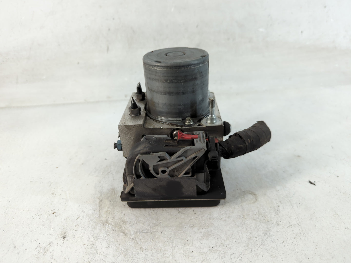 2009-2010 Audi A6 ABS Pump Control Module Replacement P/N:4F0 614 517AT 0 265 230 090 Fits Fits 2009 2010 OEM Used Auto Parts - Oemusedautoparts1.com