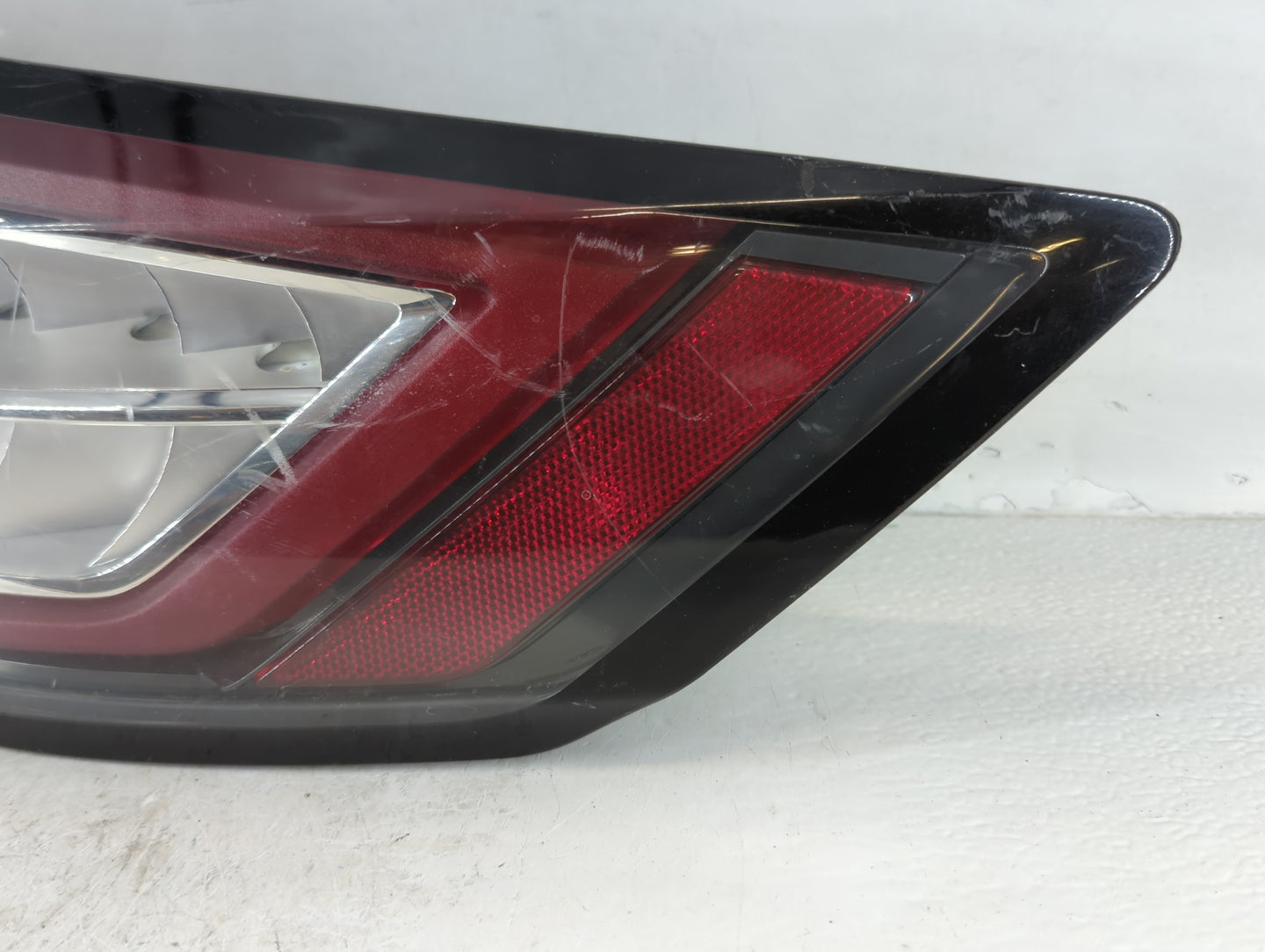 2015-2018 Ford Edge Tail Light Assembly Passenger Right OEM P/N:HT4B 13404 B Fits Fits 2015 2016 2017 2018 OEM Used Auto Parts - Oemusedautoparts1.com