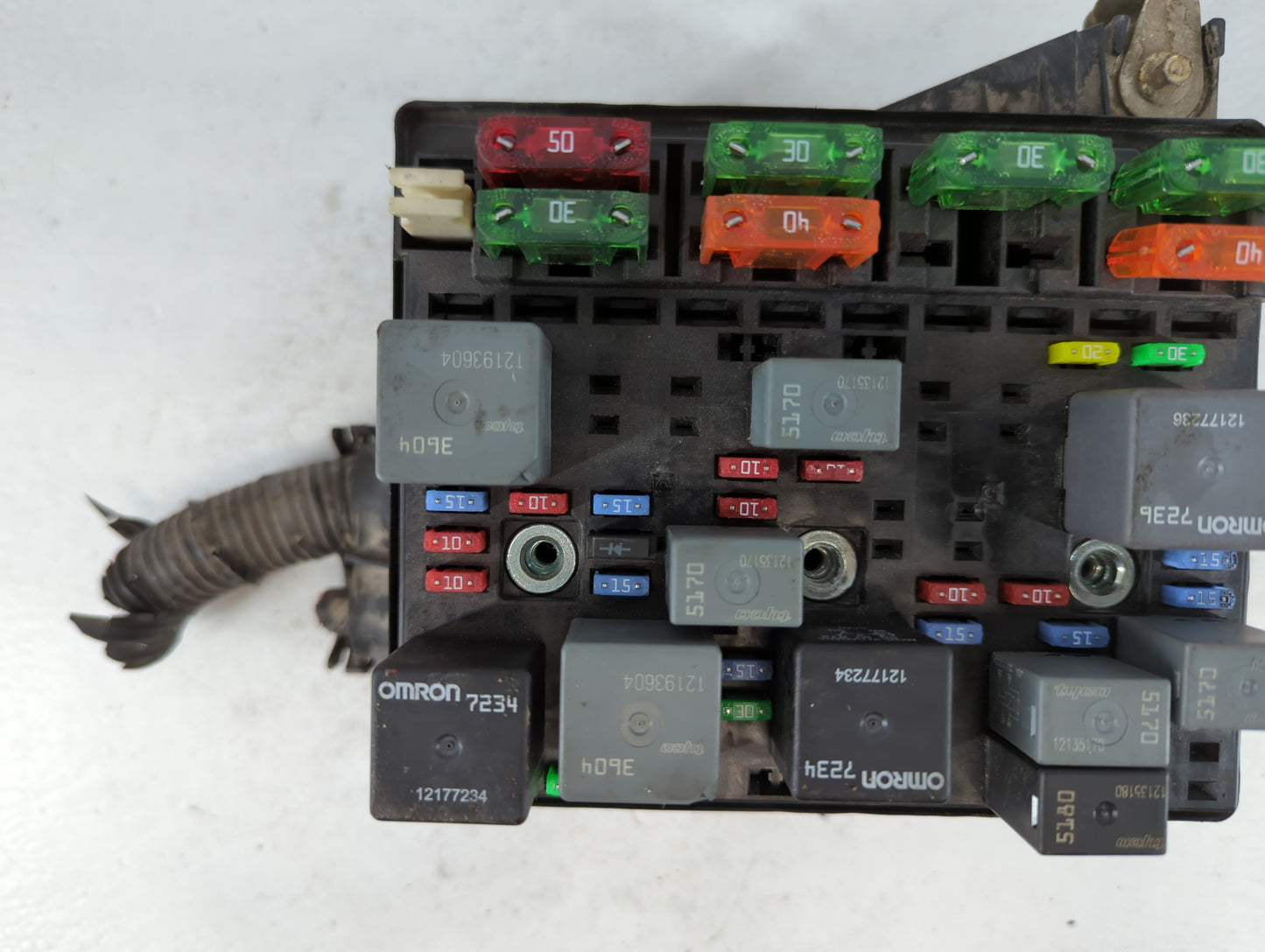 2001-2002 Pontiac Grand Am Fusebox Fuse Box Panel Relay Module P/N:22686944 Fits Fits 2001 2002 OEM Used Auto Parts - Oemusedautoparts1.com