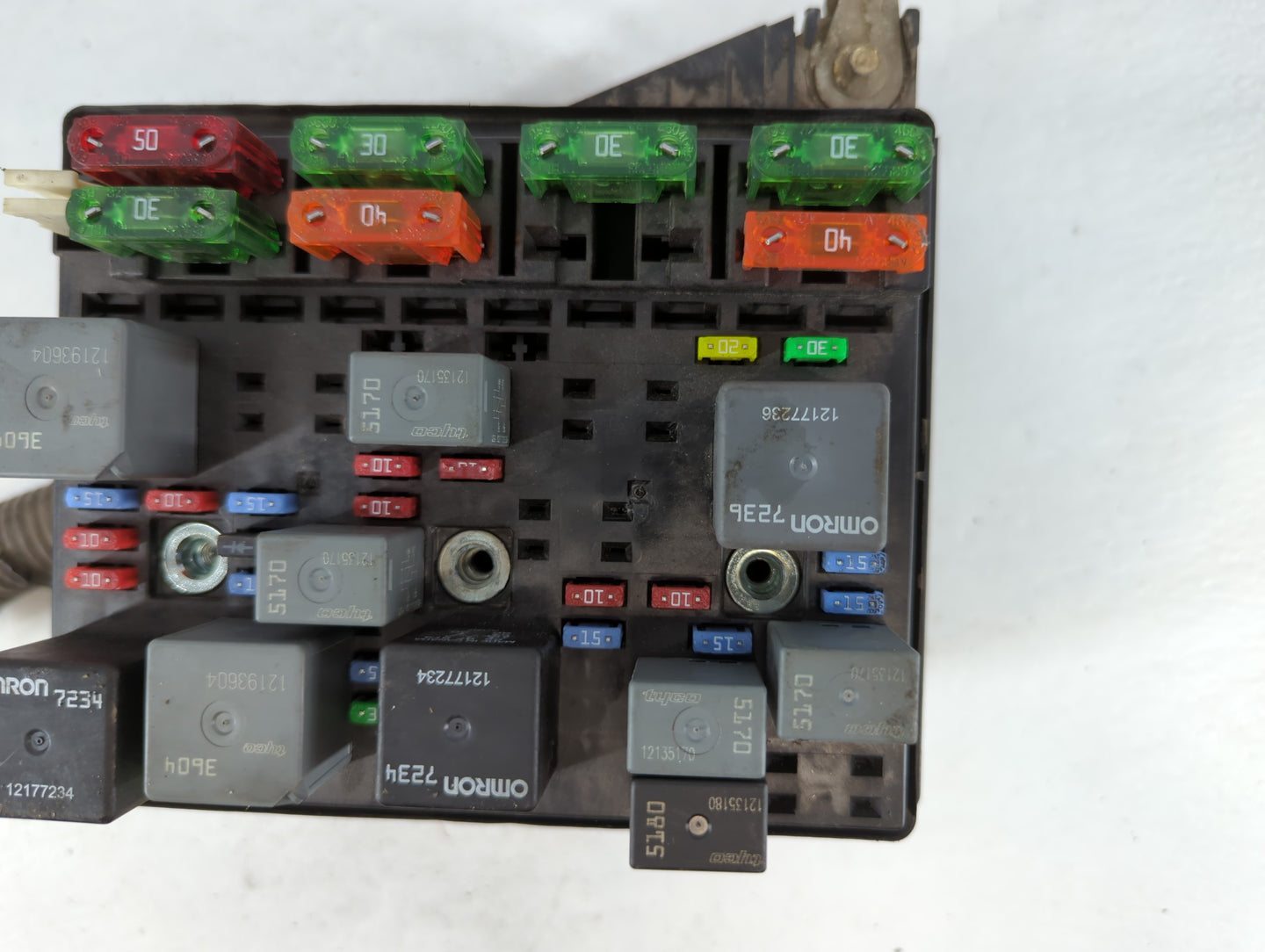 2001-2002 Pontiac Grand Am Fusebox Fuse Box Panel Relay Module P/N:22686944 Fits Fits 2001 2002 OEM Used Auto Parts - Oemusedautoparts1.com