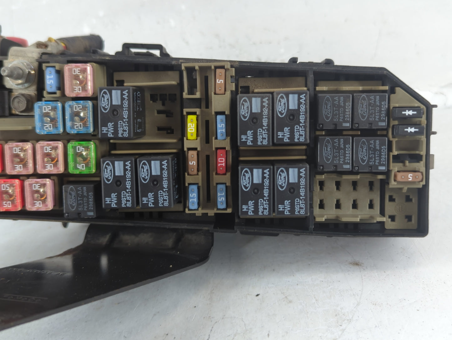 2008 Mercury Mariner Fusebox Fuse Box Panel Relay Module P/N:8M64 14A254 AB Fits OEM Used Auto Parts - Oemusedautoparts1.com