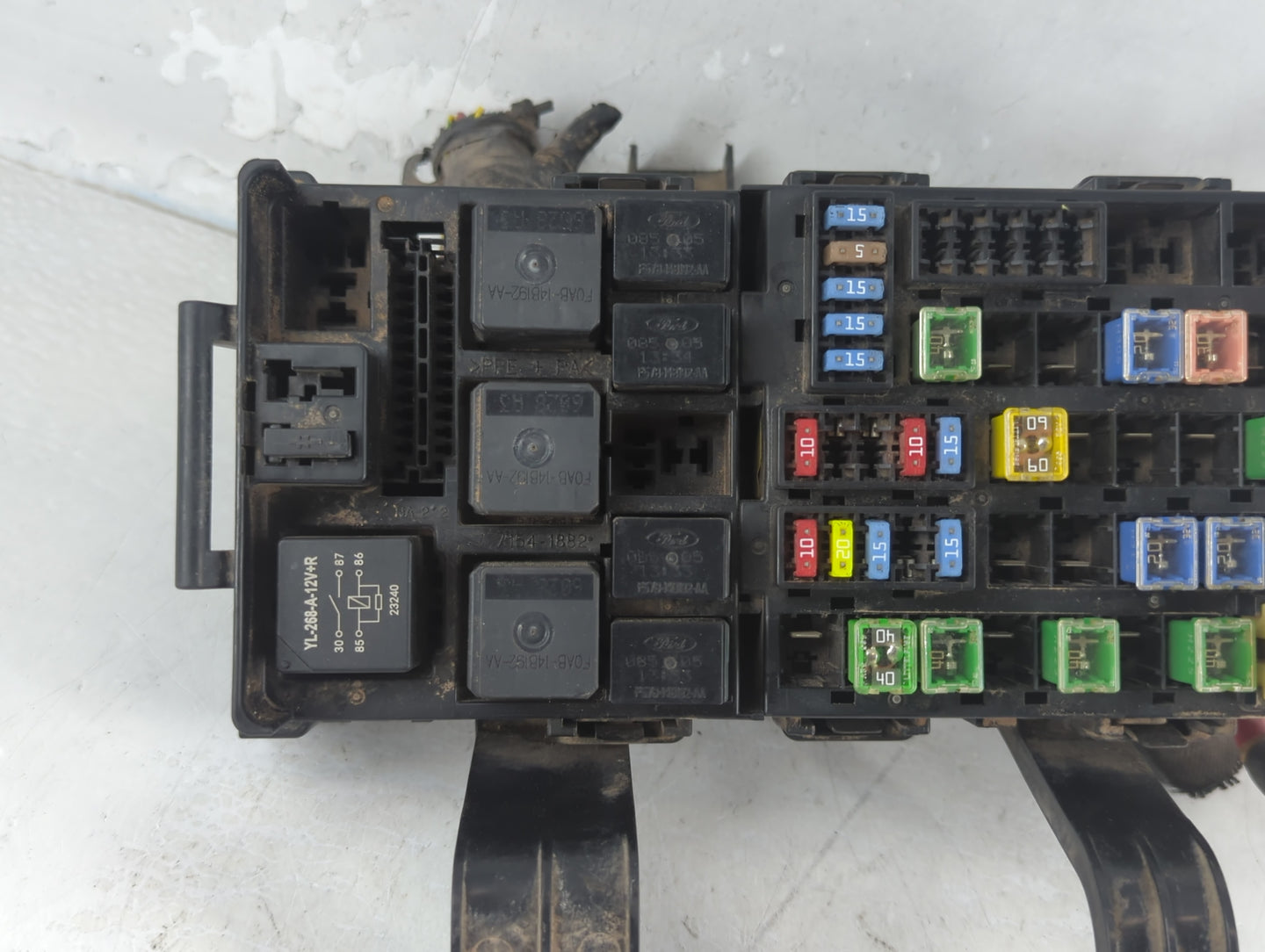 2006-2009 Ford Fusion Fusebox Fuse Box Panel Relay Module P/N:PP-T10 54-7164-30 Fits Fits 2006 2007 2008 2009 OEM Used Auto Parts - Oemusedautoparts1.com