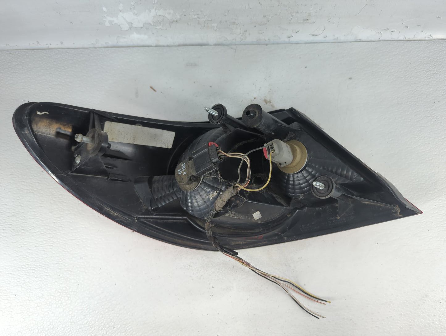 2007-2008 Chrysler Sebring Tail Light Assembly Driver Left OEM P/N:05303986AD Fits Fits 2007 2008 OEM Used Auto Parts - Oemusedautoparts1.com