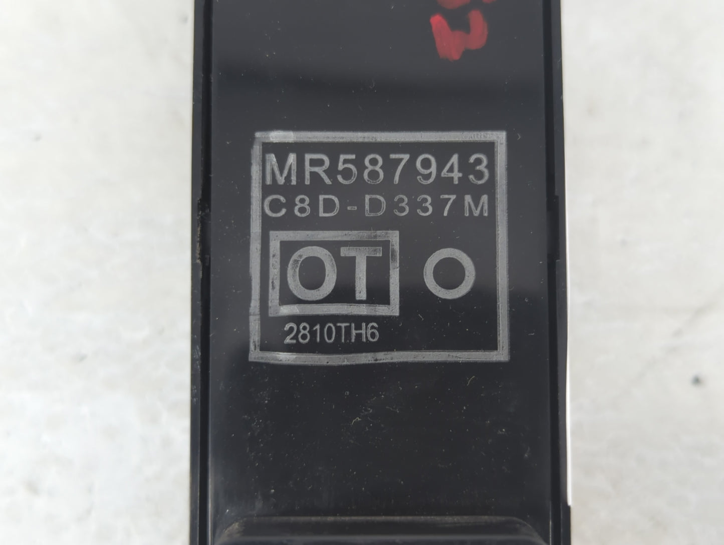 2007-2011 Mitsubishi Endeavor Master Power Window Switch Replacement Driver Side Left P/N:MR587943 Fits OEM Used Auto Parts - Oemusedautoparts1.com