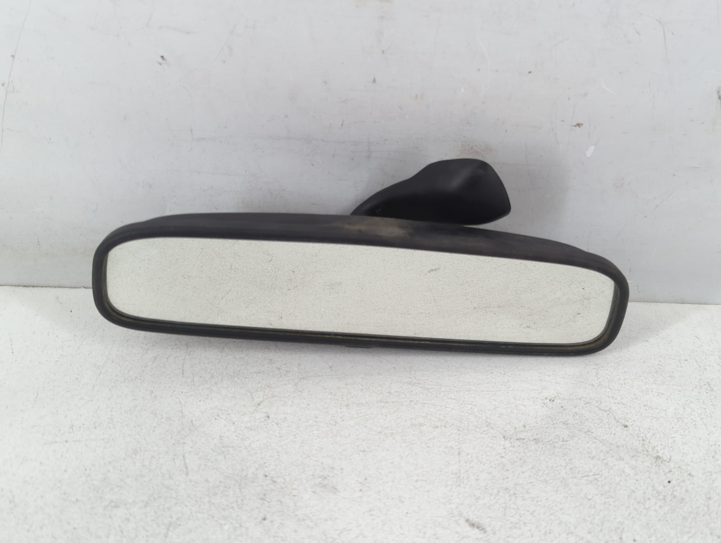 2007 Hyundai Entourage Interior Rear View Mirror Replacement OEM P/N:E4022143 Fits OEM Used Auto Parts