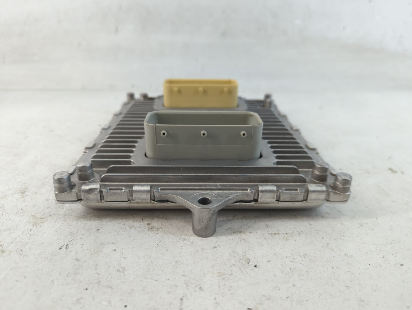 2018-2019 Chrysler Pacifica PCM Engine Control Computer ECU ECM PCU OEM P/N:P68330910AA Fits Fits 2018 2019 2020 OEM Used Auto Parts - Oemusedautoparts1.com