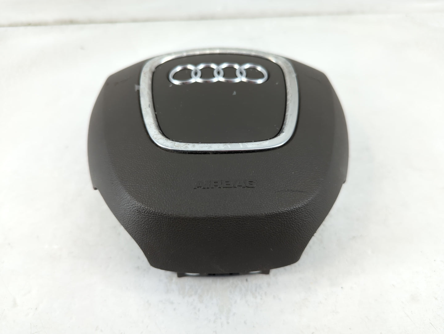 2009-2012 Audi Q5 Air Bag Driver Left Steering Wheel Mounted P/N:8R0 880 201 A Fits Fits 2009 2010 2011 2012 OEM Used Auto Parts - Oemusedautoparts1.com