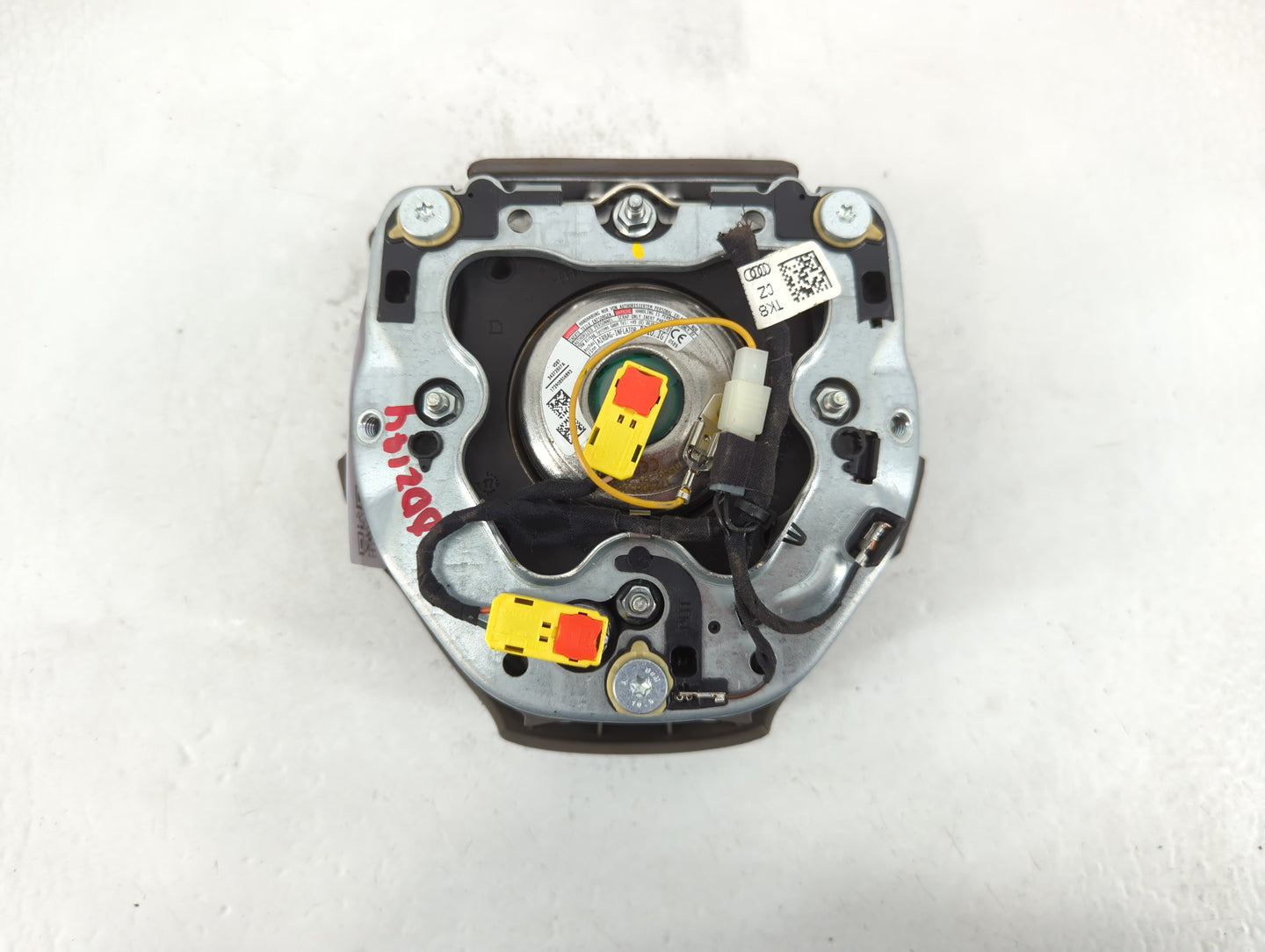 2009-2012 Audi Q5 Air Bag Driver Left Steering Wheel Mounted P/N:8R0 880 201 A Fits Fits 2009 2010 2011 2012 OEM Used Auto Parts - Oemusedautoparts1.com