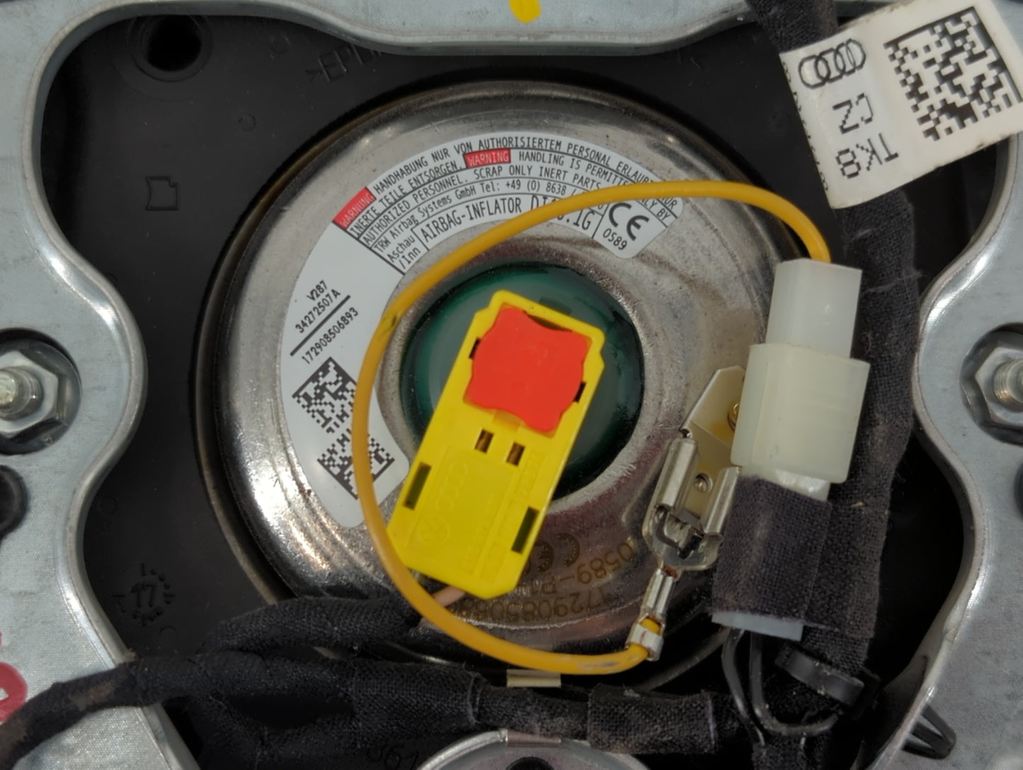 2009-2012 Audi Q5 Air Bag Driver Left Steering Wheel Mounted P/N:8R0 880 201 A Fits Fits 2009 2010 2011 2012 OEM Used Auto Parts - Oemusedautoparts1.com