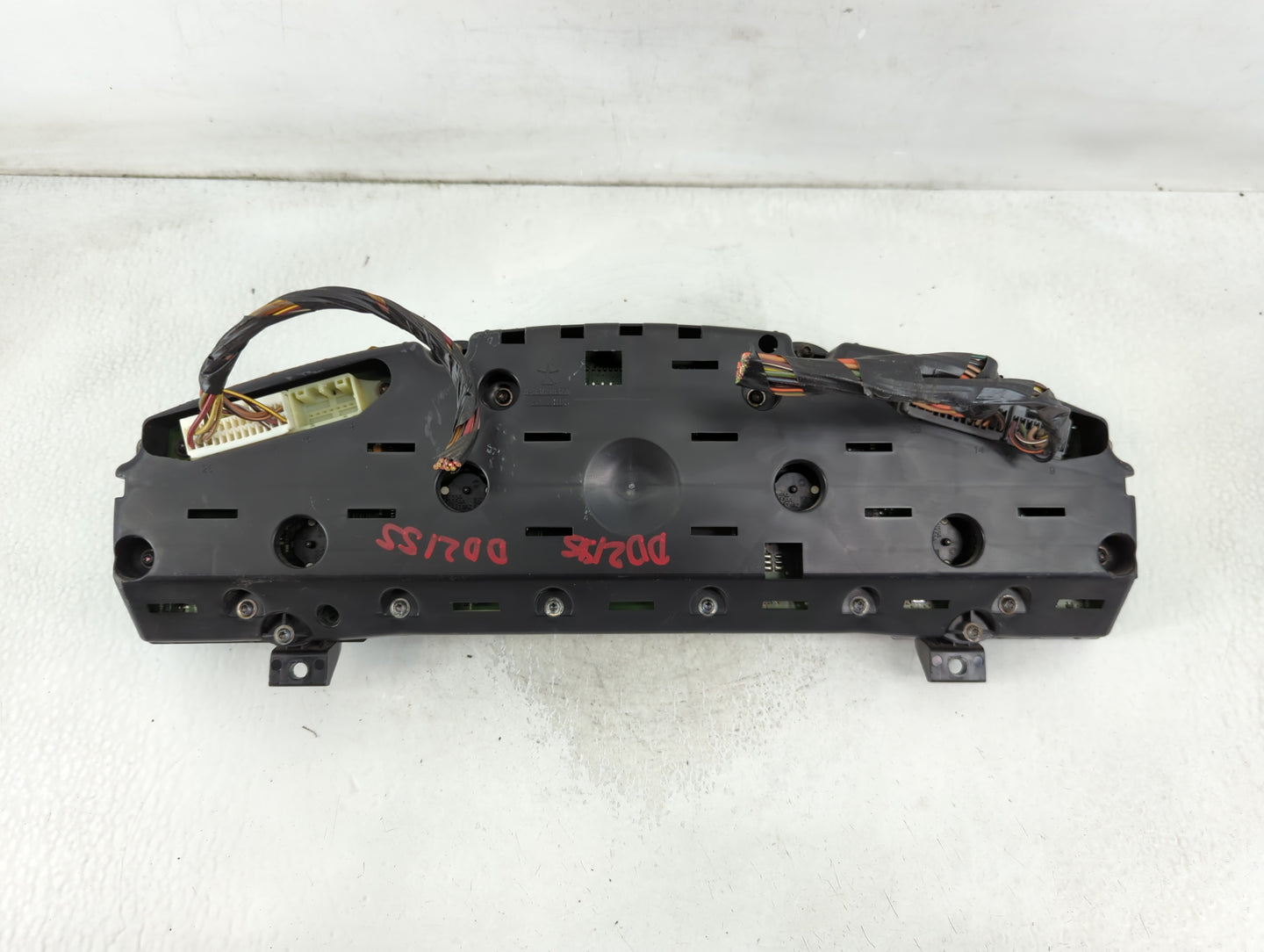 2005 Chrysler 300 Instrument Cluster Speedometer Gauges P/N:P04602489AE Fits OEM Used Auto Parts - Oemusedautoparts1.com