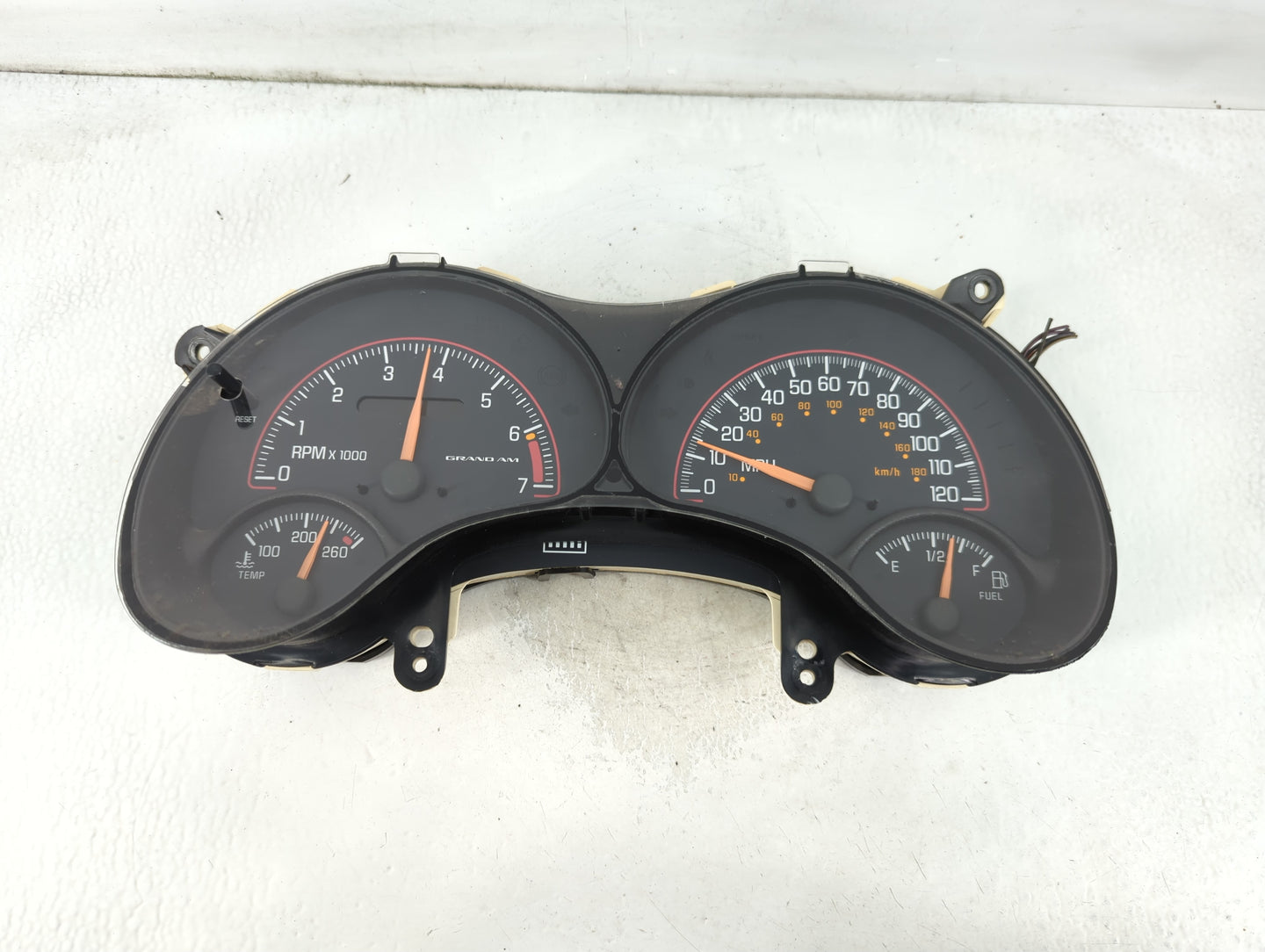 2000-2005 Pontiac Grand Am Instrument Cluster Speedometer Gauges P/N:2061570852 Fits Fits 2000 2001 2002 2003 2004 2005 OEM Used Auto Parts - Oemusedautoparts1.com