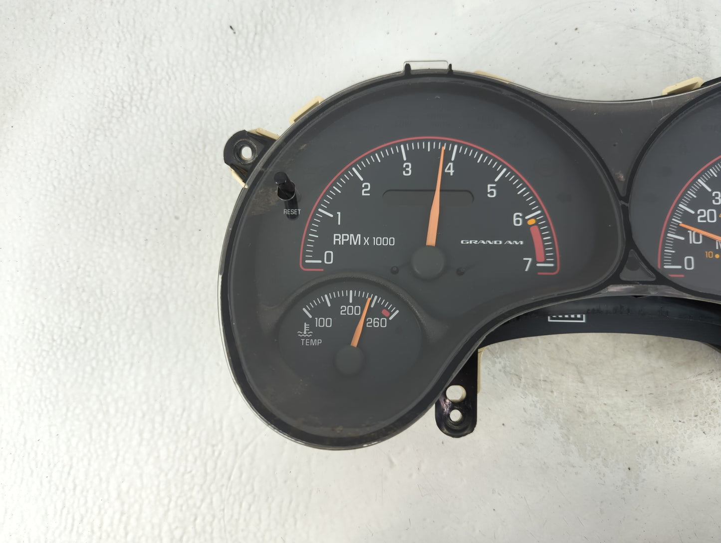 2000-2005 Pontiac Grand Am Instrument Cluster Speedometer Gauges P/N:2061570852 Fits Fits 2000 2001 2002 2003 2004 2005 OEM Used Auto Parts - Oemusedautoparts1.com