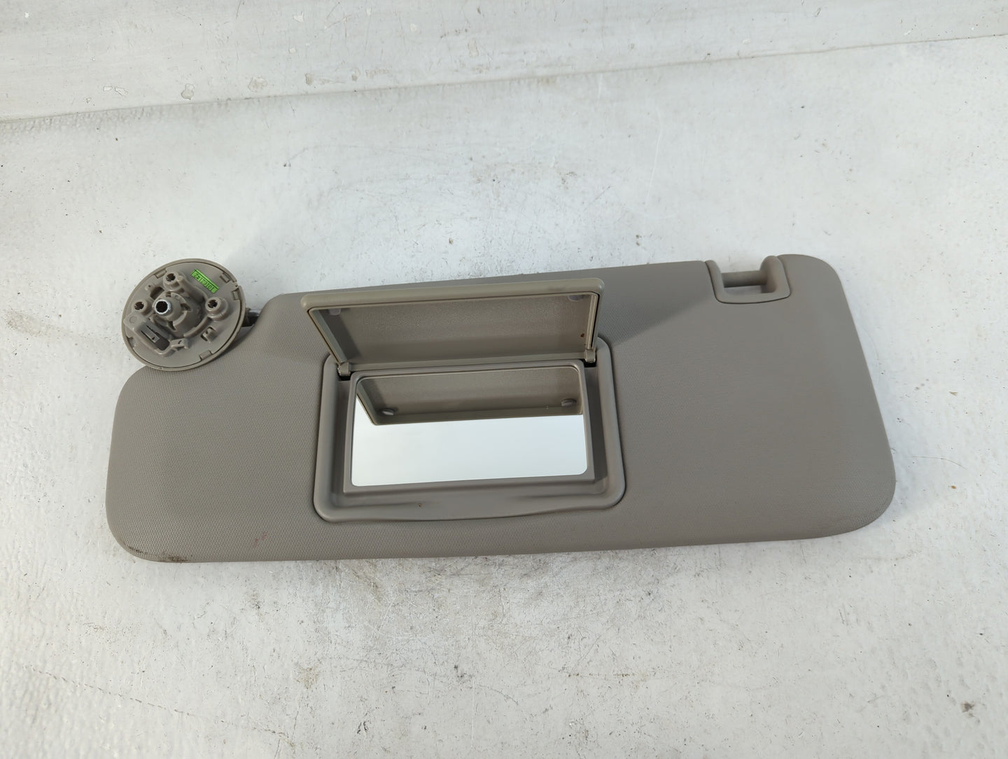 2011-2016 Chevrolet Cruze Sun Visor Shade Replacement Driver Left Mirror Fits Fits 2011 2012 2013 2014 2015 2016 OEM Used Auto Parts - Oemusedautoparts1.com