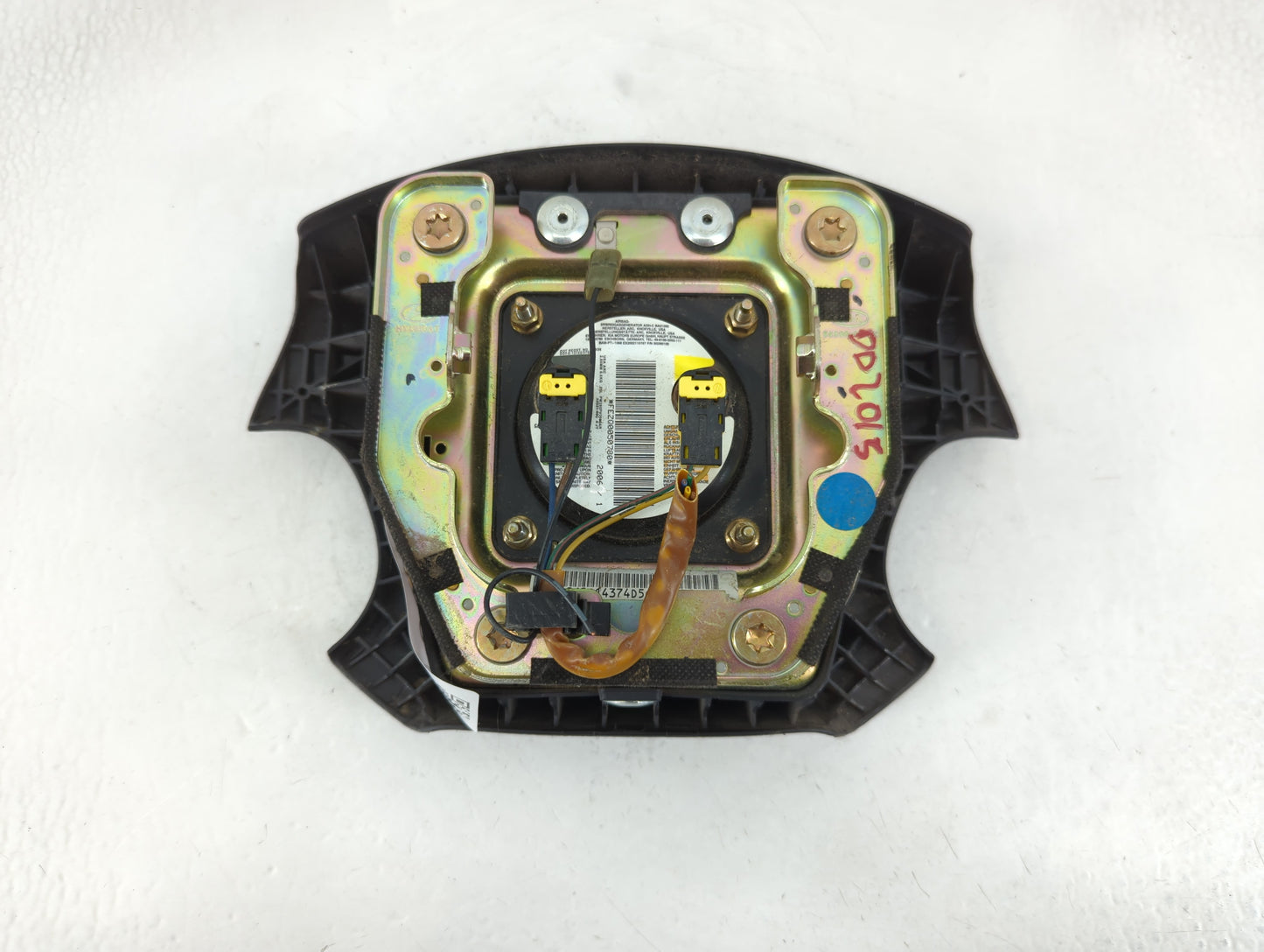 2007-2010 Hyundai Entourage Air Bag Driver Left Steering Wheel Mounted Fits Fits 2007 2008 2009 2010 OEM Used Auto Parts - Oemusedautoparts1.com