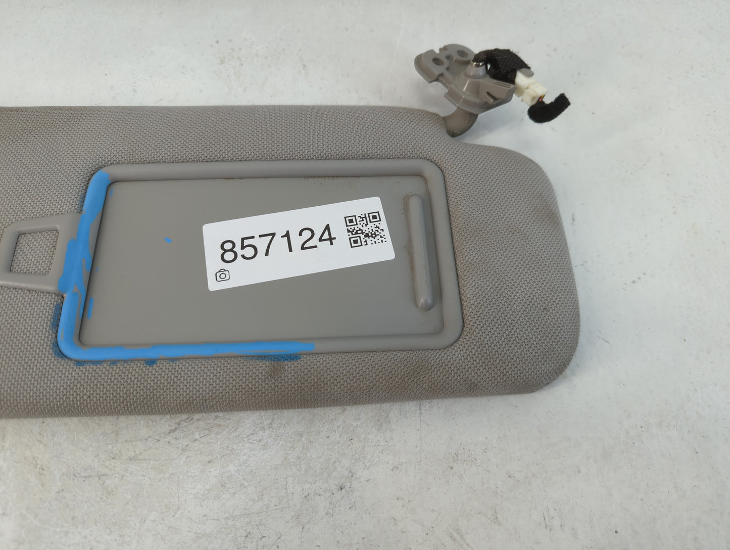 2015-2019 Hyundai Sonata Sun Visor Shade Replacement Driver Left Mirror Fits Fits 2015 2016 2017 2018 2019 OEM Used Auto Parts - Oemusedautoparts1.com