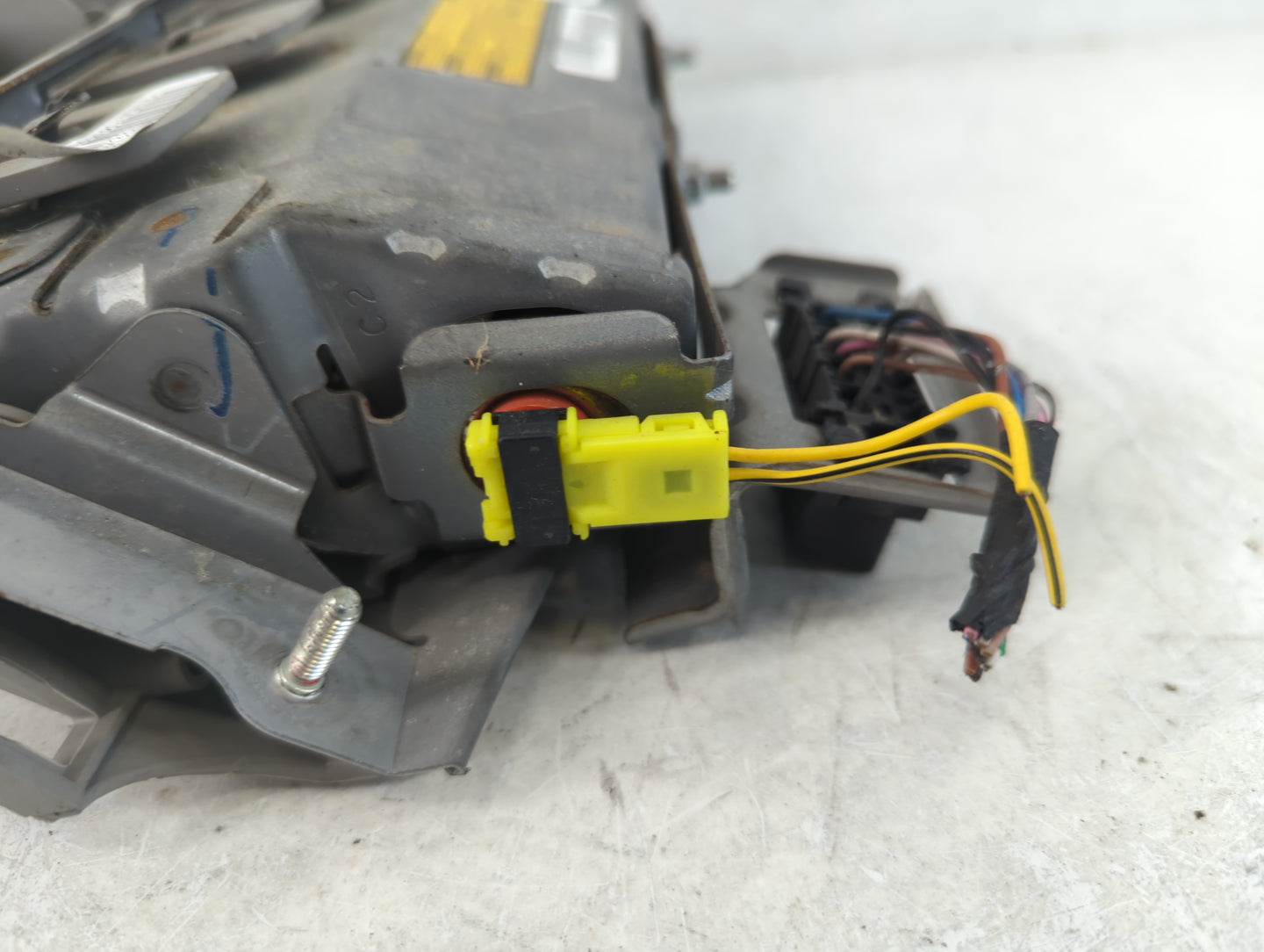 2010 Toyota Camry Air Bag Passenger Right Knee OEM P/N:219547509M38 Fits OEM Used Auto Parts - Oemusedautoparts1.com