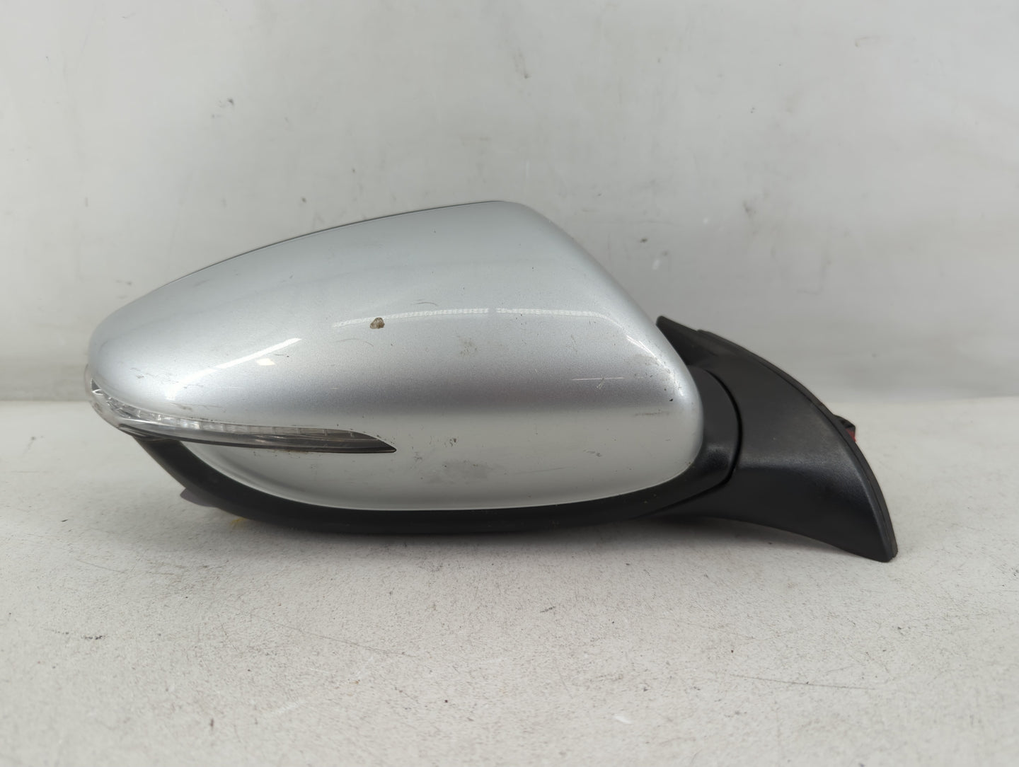 2014 Kia Forte Fuel Tank Door Lid Gas Tank Silver - Oemusedautoparts1.com