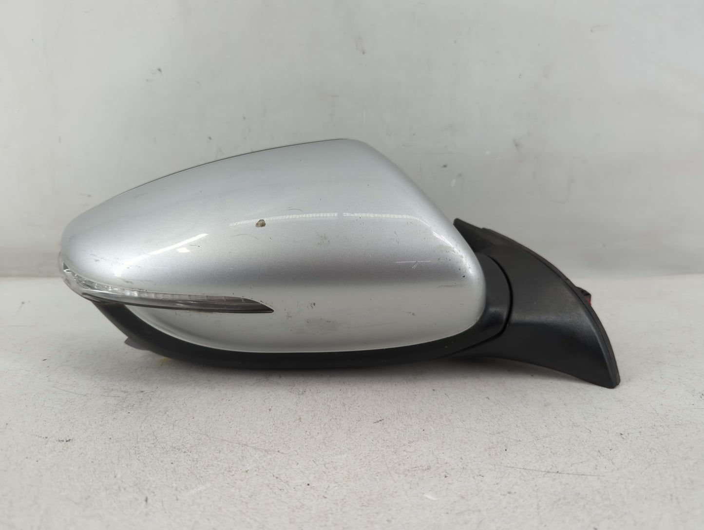 2014 Kia Forte Fuel Tank Door Lid Gas Tank Silver - Oemusedautoparts1.com