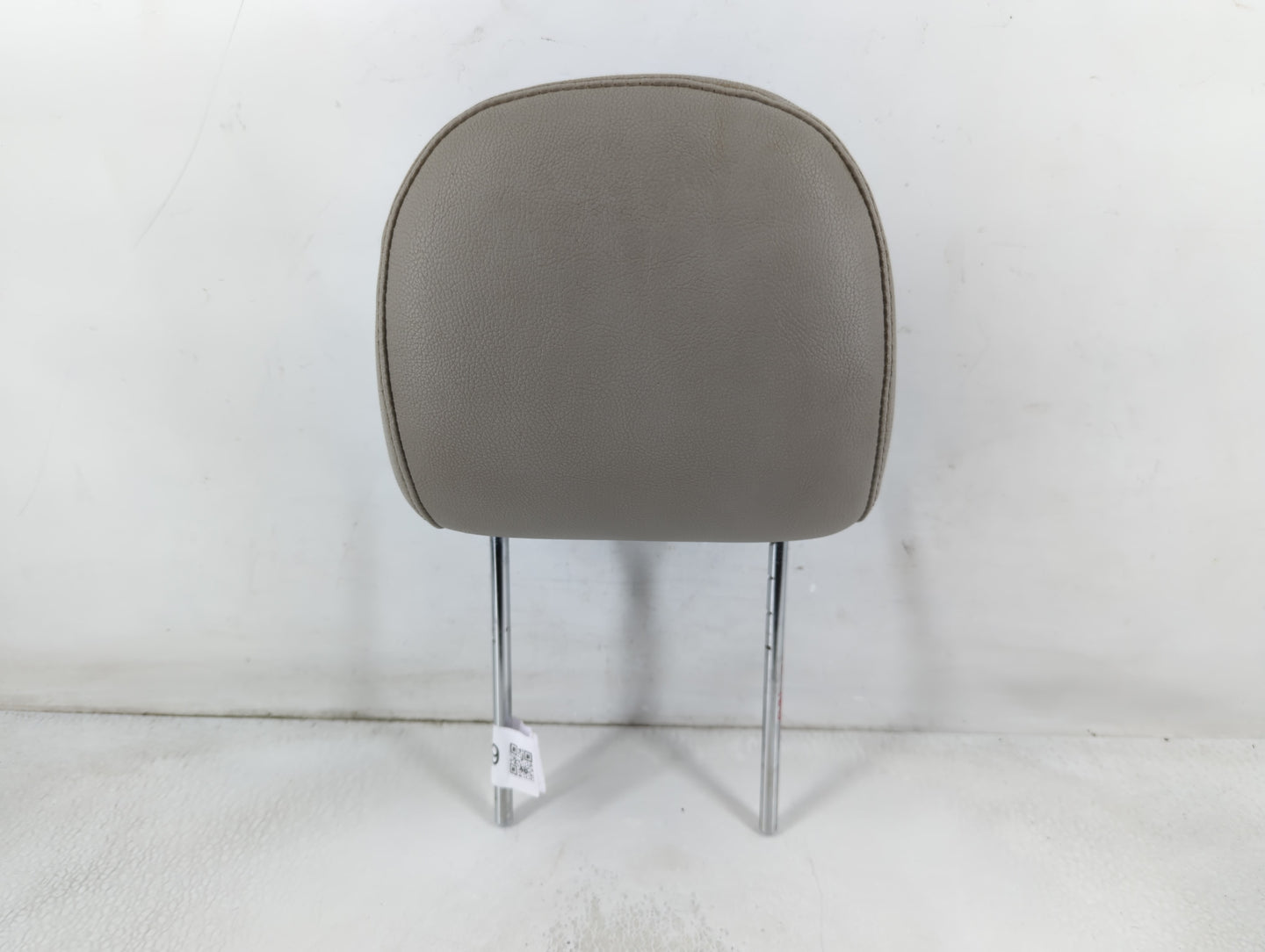 2005-2007 Chrysler 300 Headrest Head Rest Front Driver Passenger Seat Fits Fits 2005 2006 2007 OEM Used Auto Parts - Oemusedautoparts1.com