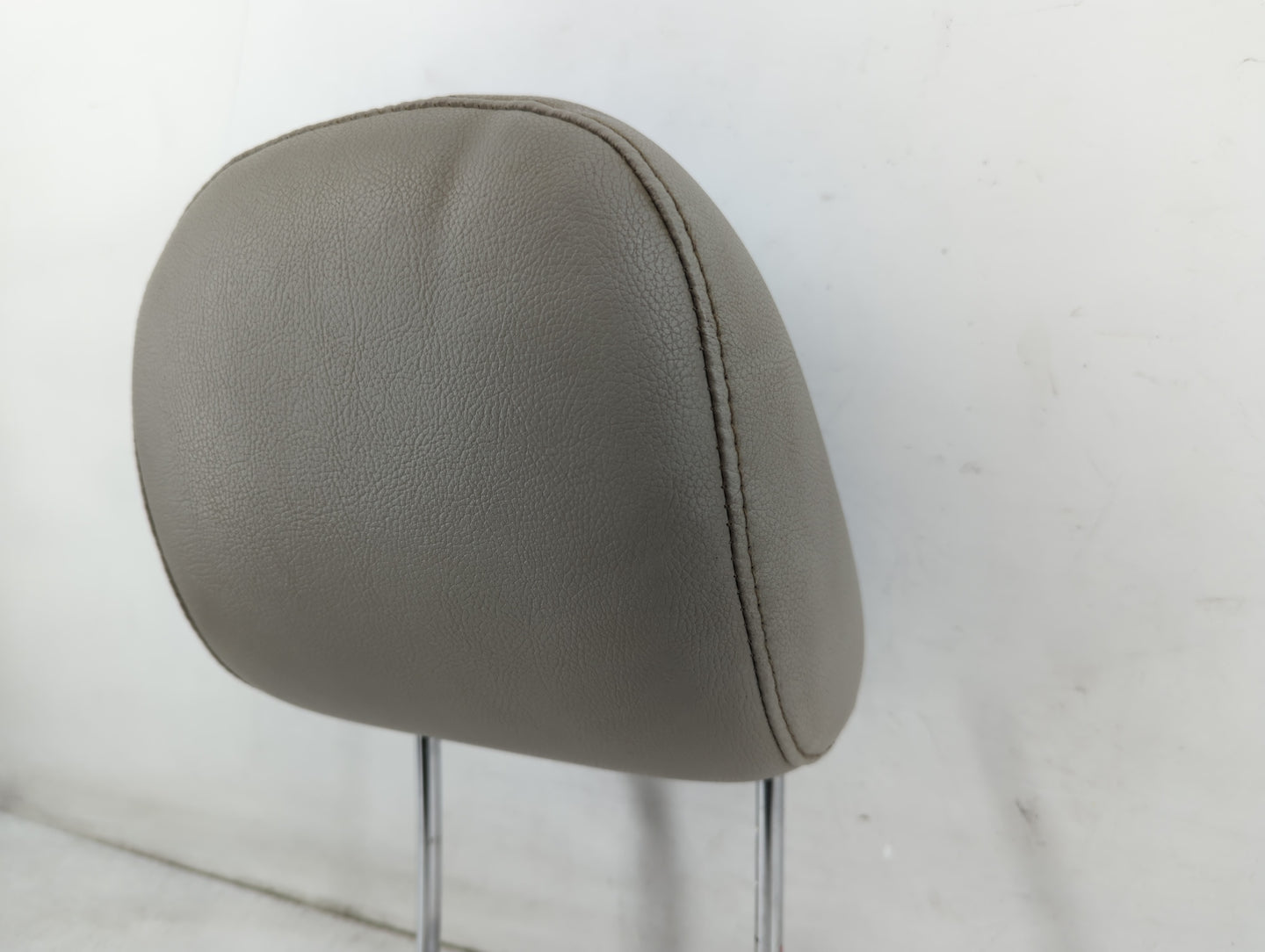 2005-2007 Chrysler 300 Headrest Head Rest Front Driver Passenger Seat Fits Fits 2005 2006 2007 OEM Used Auto Parts - Oemusedautoparts1.com